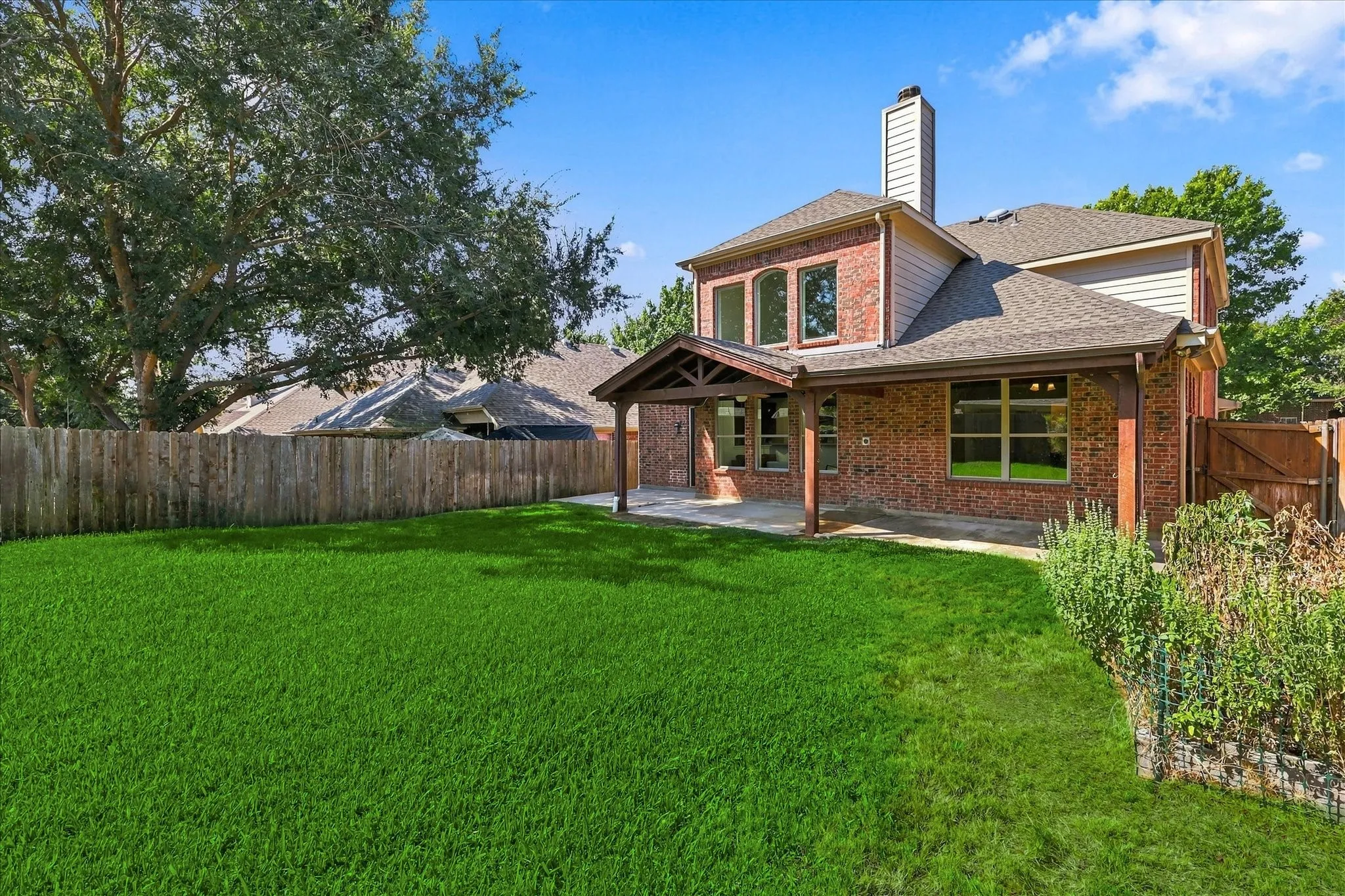 Single Family Residence For Sale in Denton County , 3532 Westminister Trail, Flower Mound, Texas 75022, 4 Bedroom, 3 Bathroom, 2 Garage spaces, 2,417 Sqft, built in 2002, mls#21392755, Real Estate Agent in Flower Mound, Homes For Sale in Denton county, Homes For Sale in Flower Mound, Realtor in Flower Mound Texas, Real Estate Brokerage Independent Realty Texas, Luminita Cordes Realtor