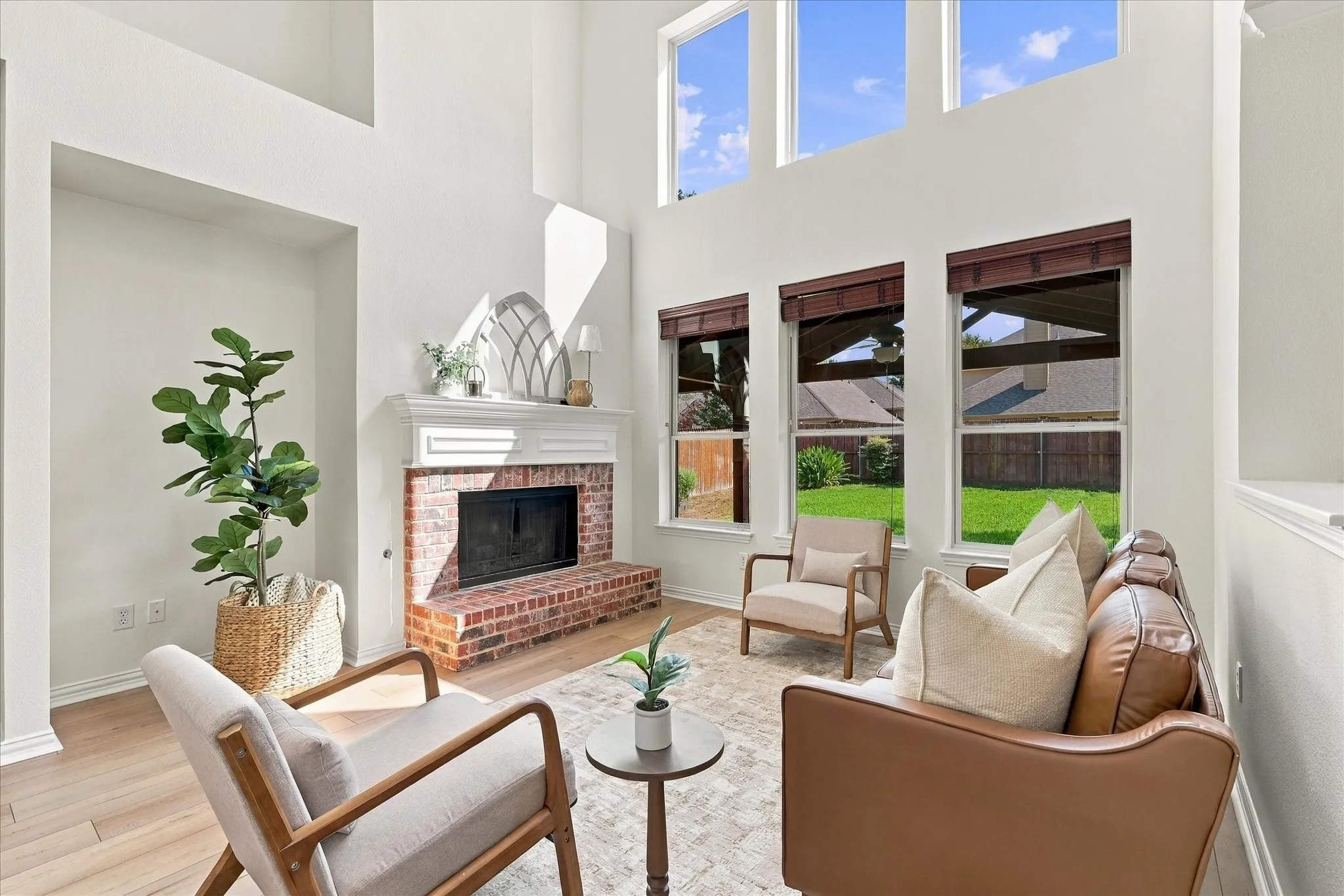Single Family Residence For Sale in Denton County , 3532 Westminister Trail, Flower Mound, Texas 75022, 4 Bedroom, 3 Bathroom, 2 Garage spaces, 2,417 Sqft, built in 2002, mls#21392755, Real Estate Agent in Flower Mound, Homes For Sale in Denton county, Homes For Sale in Flower Mound, Realtor in Flower Mound Texas, Real Estate Brokerage Independent Realty Texas, Luminita Cordes Realtor