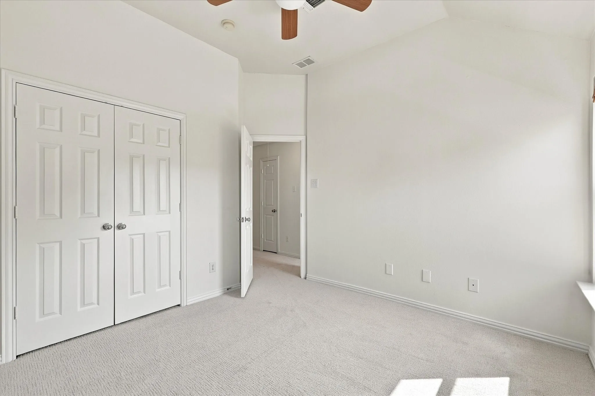 Single Family Residence For Sale in Denton County , 3532 Westminister Trail, Flower Mound, Texas 75022, 4 Bedroom, 3 Bathroom, 2 Garage spaces, 2,417 Sqft, built in 2002, mls#21392755, Real Estate Agent in Flower Mound, Homes For Sale in Denton county, Homes For Sale in Flower Mound, Realtor in Flower Mound Texas, Real Estate Brokerage Independent Realty Texas, Luminita Cordes Realtor