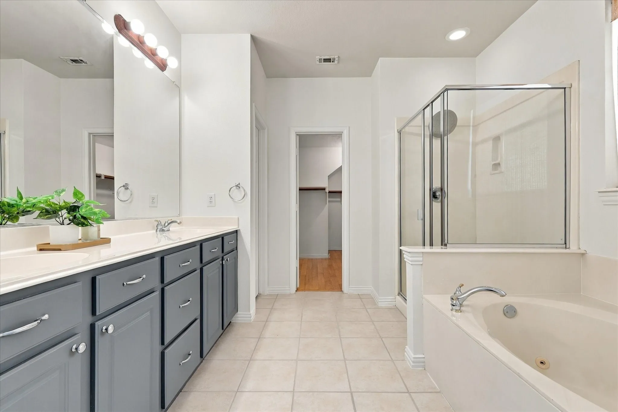 Single Family Residence For Sale in Denton County , 3532 Westminister Trail, Flower Mound, Texas 75022, 4 Bedroom, 3 Bathroom, 2 Garage spaces, 2,417 Sqft, built in 2002, mls#21392755, Real Estate Agent in Flower Mound, Homes For Sale in Denton county, Homes For Sale in Flower Mound, Realtor in Flower Mound Texas, Real Estate Brokerage Independent Realty Texas, Luminita Cordes Realtor
