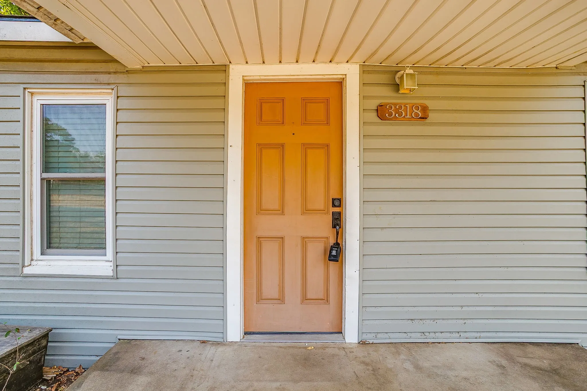Single Family Residence For Sale in Tarrant County , 3318 Devalcourt Avenue, Forest Hill, Texas 76119, 1 Bedroom, 1 Bathroom, Garage spaces, 960 Sqft, built in 1943, mls#21393990, Real Estate Agent in Forest Hill, Homes For Sale in Tarrant county, Homes For Sale in Forest Hill, Realtor in Forest Hill Texas, Real Estate Brokerage Independent Realty Texas, Luminita Cordes Realtor