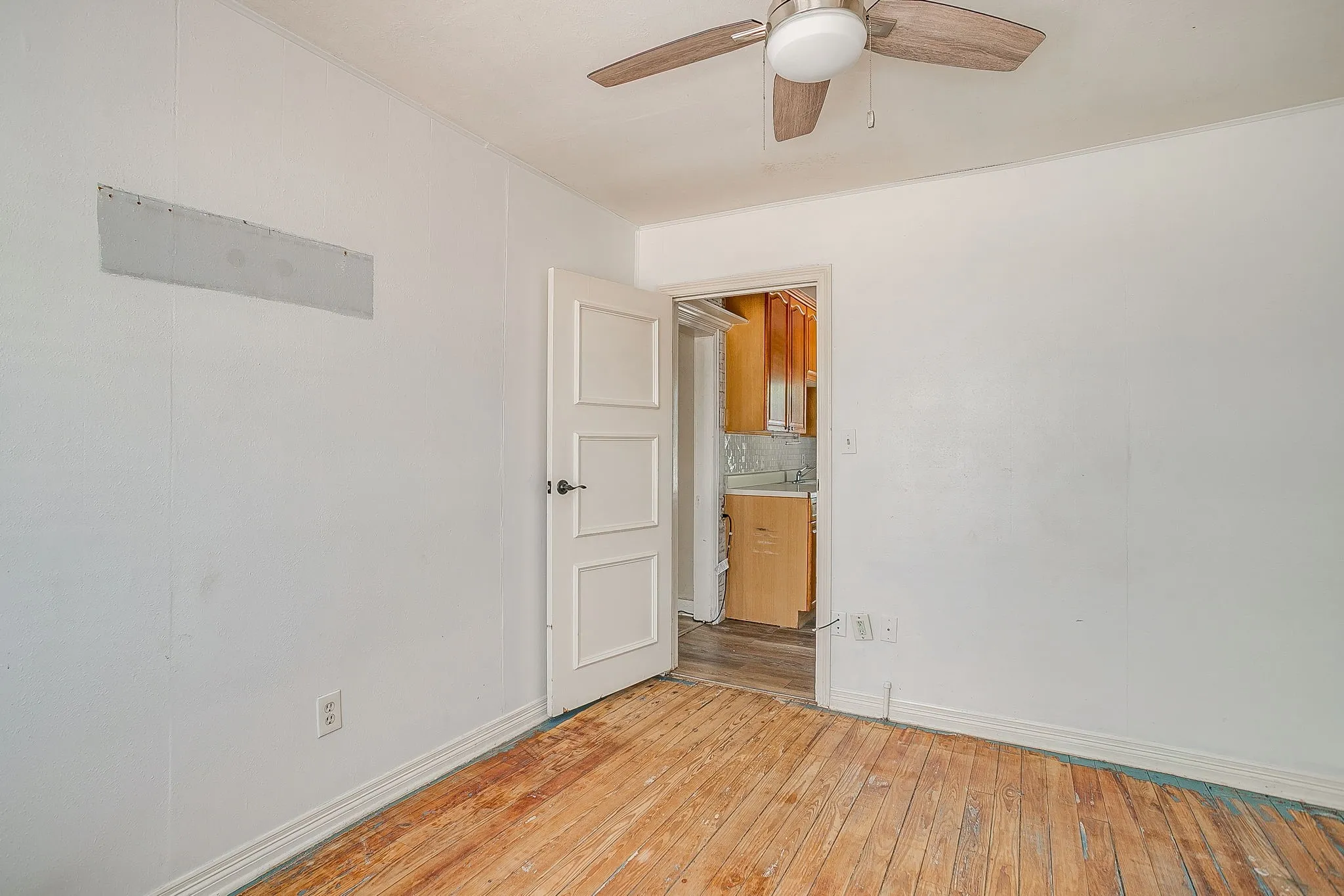 Single Family Residence For Sale in Tarrant County , 3318 Devalcourt Avenue, Forest Hill, Texas 76119, 1 Bedroom, 1 Bathroom, Garage spaces, 960 Sqft, built in 1943, mls#21393990, Real Estate Agent in Forest Hill, Homes For Sale in Tarrant county, Homes For Sale in Forest Hill, Realtor in Forest Hill Texas, Real Estate Brokerage Independent Realty Texas, Luminita Cordes Realtor