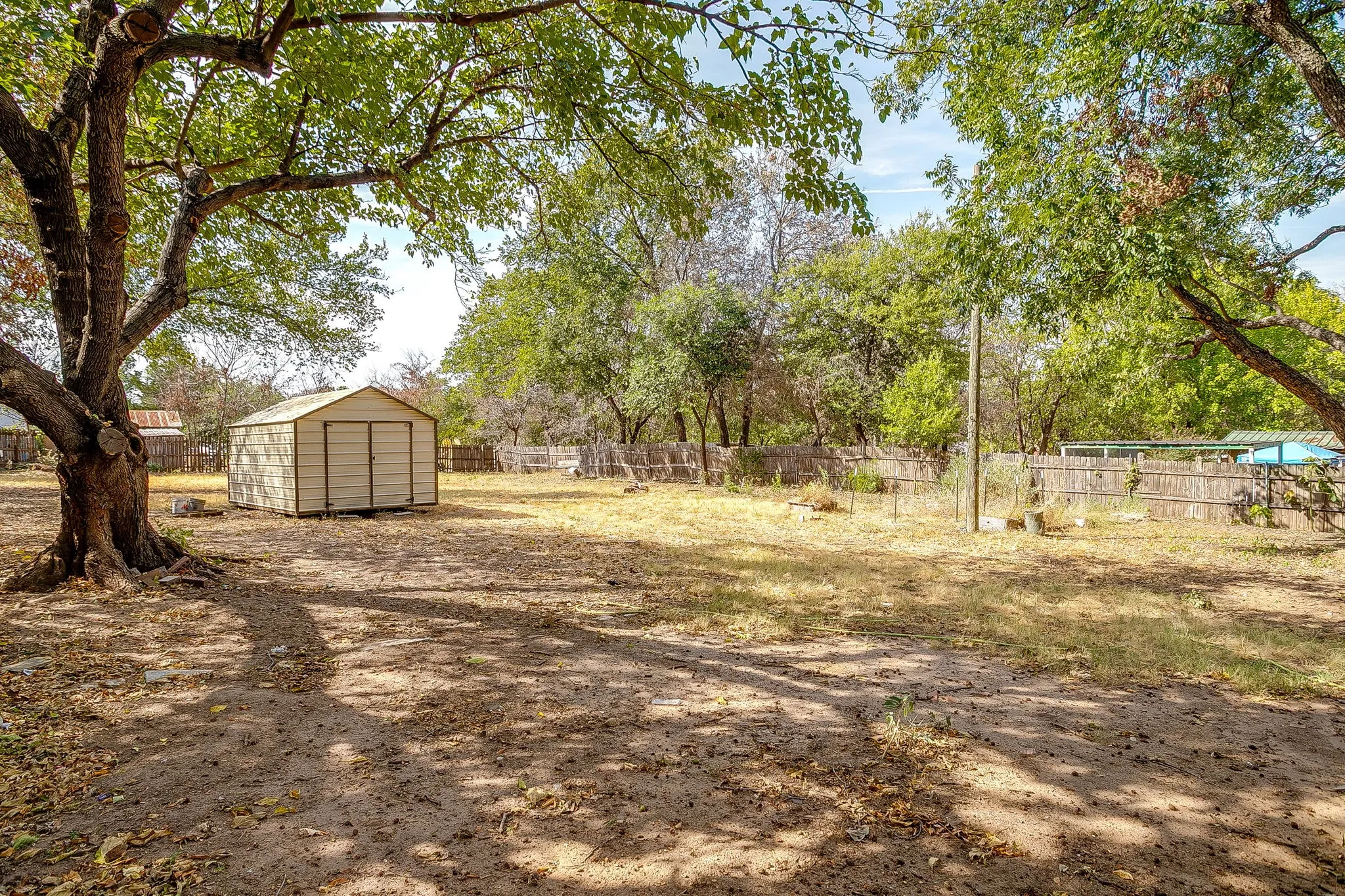 Single Family Residence For Sale in Tarrant County , 3318 Devalcourt Avenue, Forest Hill, Texas 76119, 1 Bedroom, 1 Bathroom, Garage spaces, 960 Sqft, built in 1943, mls#21393990, Real Estate Agent in Forest Hill, Homes For Sale in Tarrant county, Homes For Sale in Forest Hill, Realtor in Forest Hill Texas, Real Estate Brokerage Independent Realty Texas, Luminita Cordes Realtor