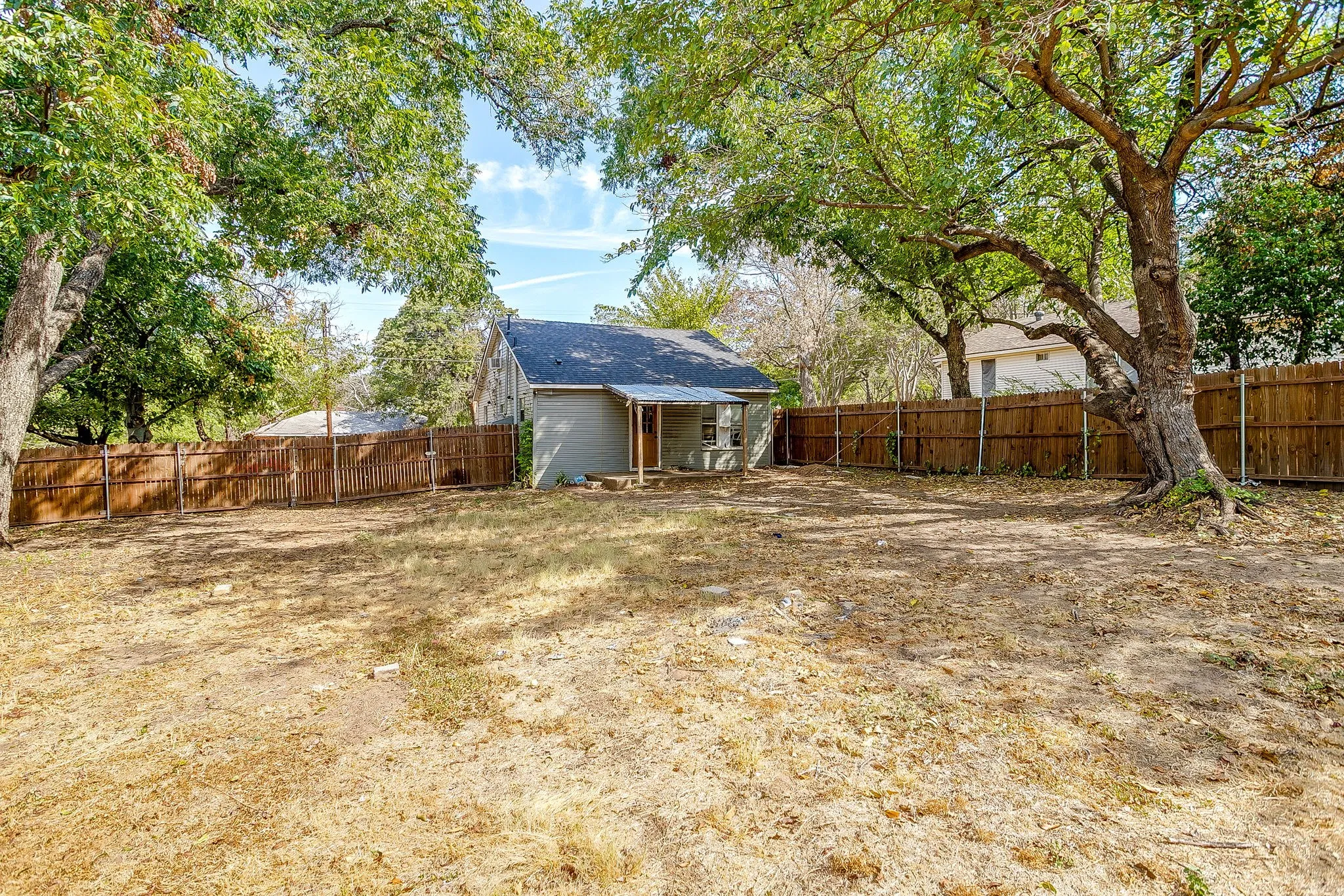 Single Family Residence For Sale in Tarrant County , 3318 Devalcourt Avenue, Forest Hill, Texas 76119, 1 Bedroom, 1 Bathroom, Garage spaces, 960 Sqft, built in 1943, mls#21393990, Real Estate Agent in Forest Hill, Homes For Sale in Tarrant county, Homes For Sale in Forest Hill, Realtor in Forest Hill Texas, Real Estate Brokerage Independent Realty Texas, Luminita Cordes Realtor