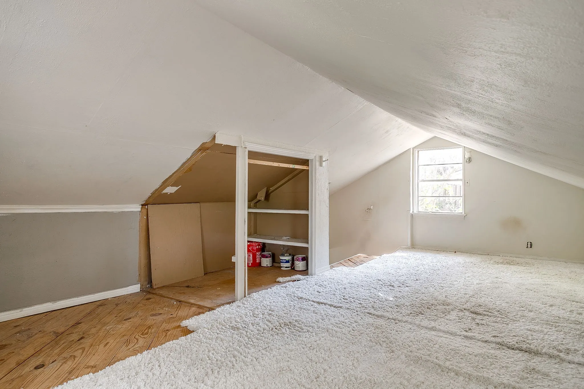 Single Family Residence For Sale in Tarrant County , 3318 Devalcourt Avenue, Forest Hill, Texas 76119, 1 Bedroom, 1 Bathroom, Garage spaces, 960 Sqft, built in 1943, mls#21393990, Real Estate Agent in Forest Hill, Homes For Sale in Tarrant county, Homes For Sale in Forest Hill, Realtor in Forest Hill Texas, Real Estate Brokerage Independent Realty Texas, Luminita Cordes Realtor