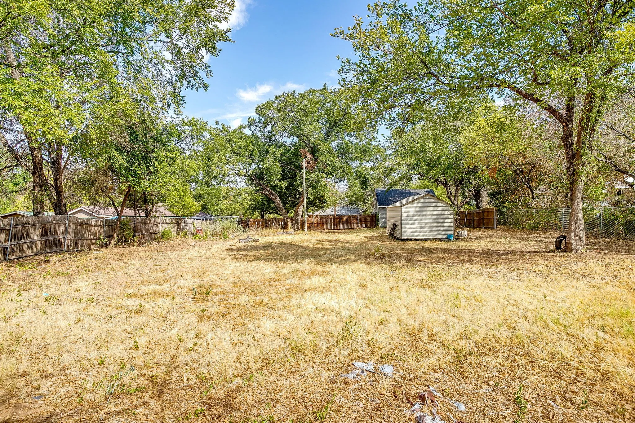 Single Family Residence For Sale in Tarrant County , 3318 Devalcourt Avenue, Forest Hill, Texas 76119, 1 Bedroom, 1 Bathroom, Garage spaces, 960 Sqft, built in 1943, mls#21393990, Real Estate Agent in Forest Hill, Homes For Sale in Tarrant county, Homes For Sale in Forest Hill, Realtor in Forest Hill Texas, Real Estate Brokerage Independent Realty Texas, Luminita Cordes Realtor