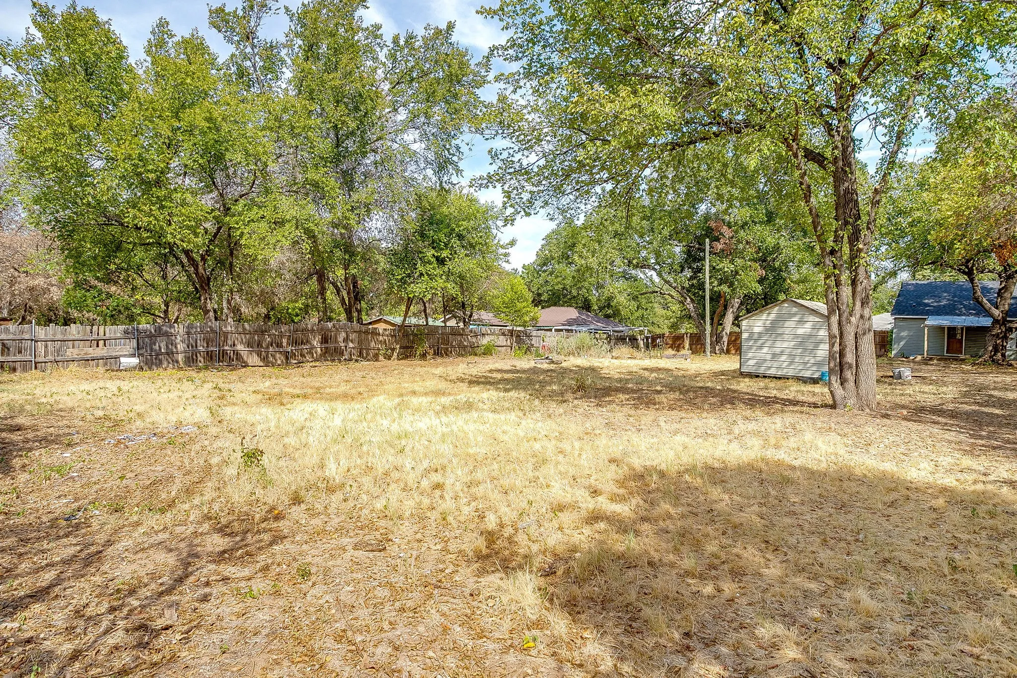 Single Family Residence For Sale in Tarrant County , 3318 Devalcourt Avenue, Forest Hill, Texas 76119, 1 Bedroom, 1 Bathroom, Garage spaces, 960 Sqft, built in 1943, mls#21393990, Real Estate Agent in Forest Hill, Homes For Sale in Tarrant county, Homes For Sale in Forest Hill, Realtor in Forest Hill Texas, Real Estate Brokerage Independent Realty Texas, Luminita Cordes Realtor