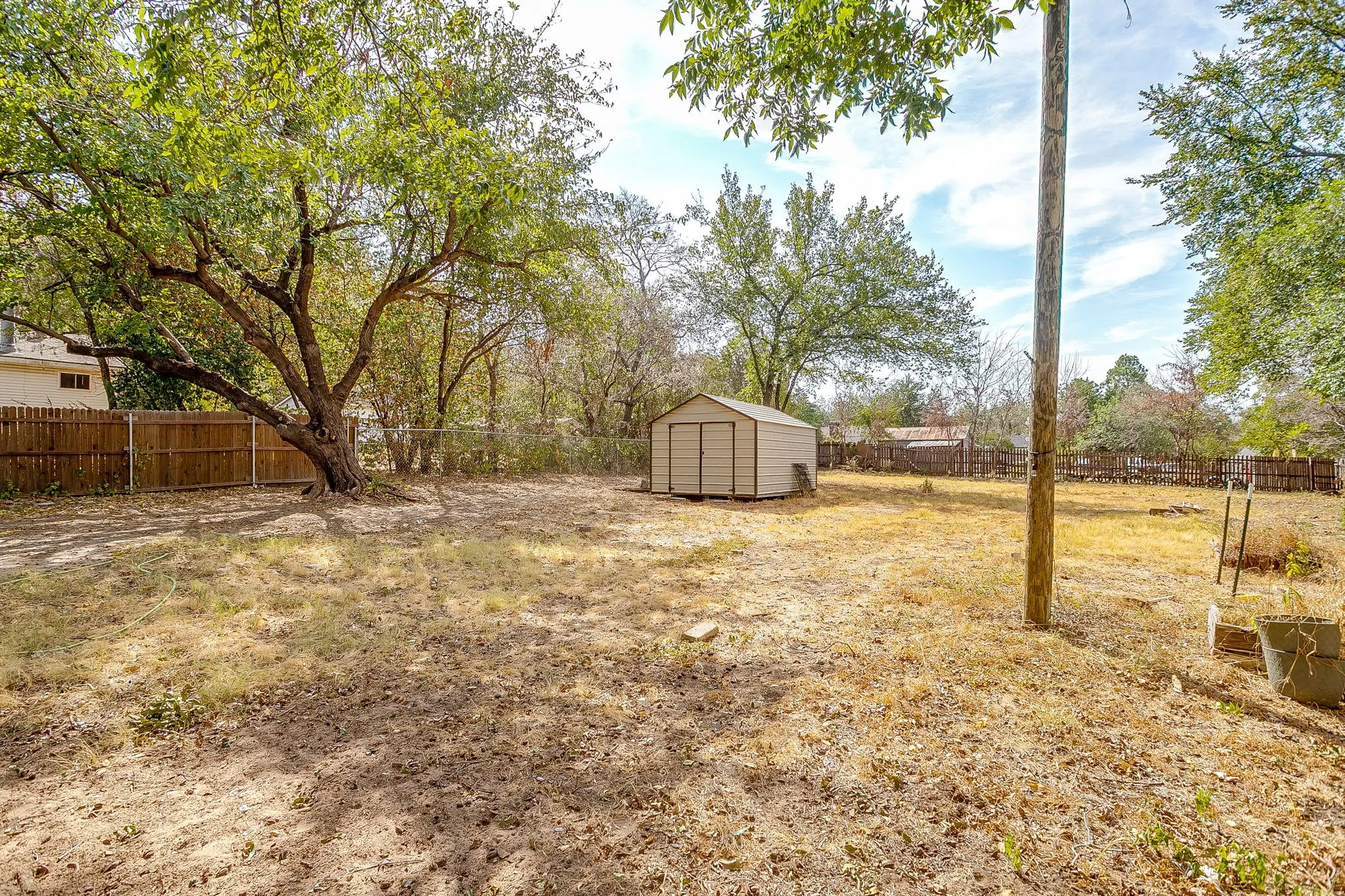 Single Family Residence For Sale in Tarrant County , 3318 Devalcourt Avenue, Forest Hill, Texas 76119, 1 Bedroom, 1 Bathroom, Garage spaces, 960 Sqft, built in 1943, mls#21393990, Real Estate Agent in Forest Hill, Homes For Sale in Tarrant county, Homes For Sale in Forest Hill, Realtor in Forest Hill Texas, Real Estate Brokerage Independent Realty Texas, Luminita Cordes Realtor