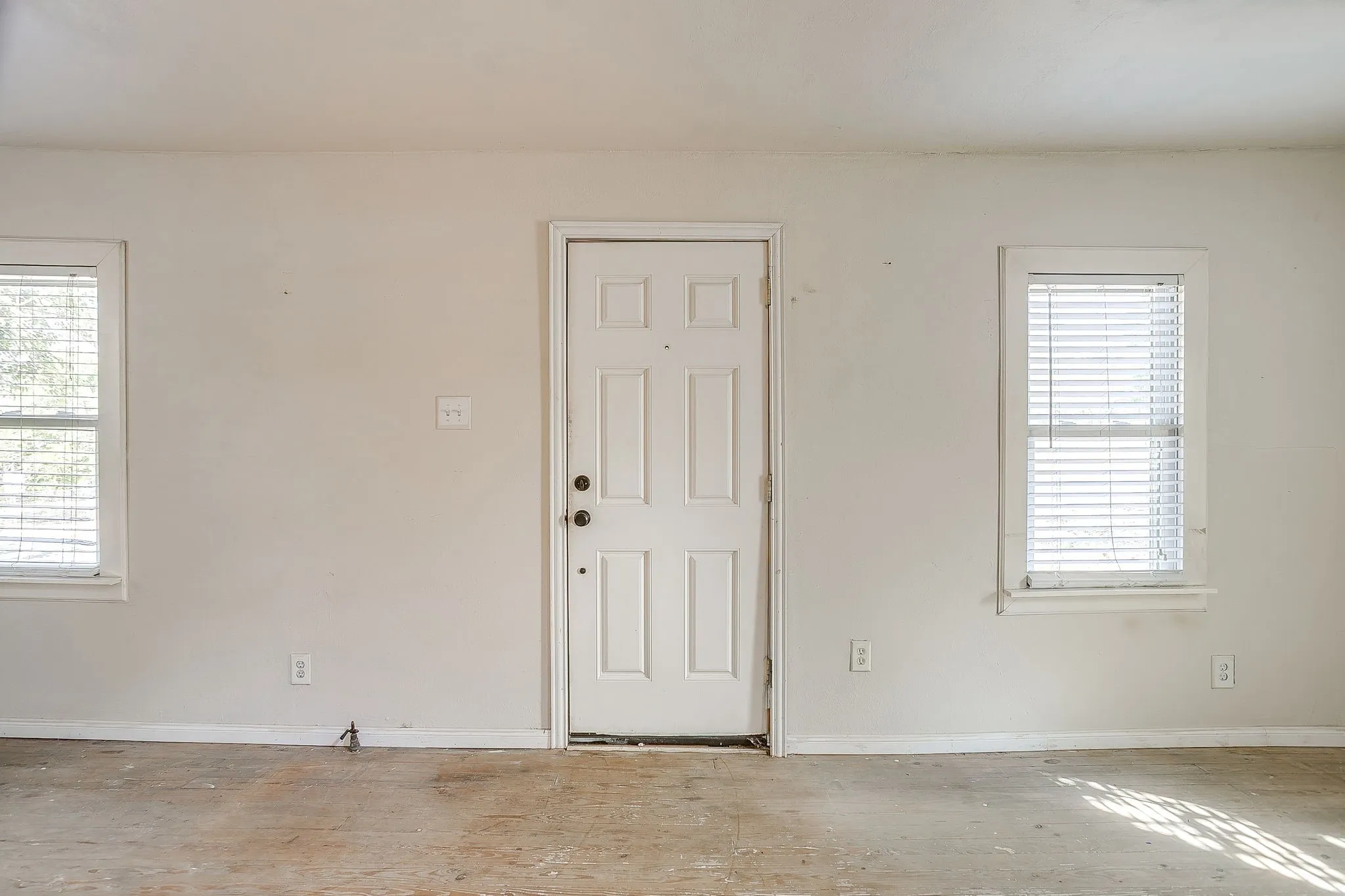 Single Family Residence For Sale in Tarrant County , 3318 Devalcourt Avenue, Forest Hill, Texas 76119, 1 Bedroom, 1 Bathroom, Garage spaces, 960 Sqft, built in 1943, mls#21393990, Real Estate Agent in Forest Hill, Homes For Sale in Tarrant county, Homes For Sale in Forest Hill, Realtor in Forest Hill Texas, Real Estate Brokerage Independent Realty Texas, Luminita Cordes Realtor