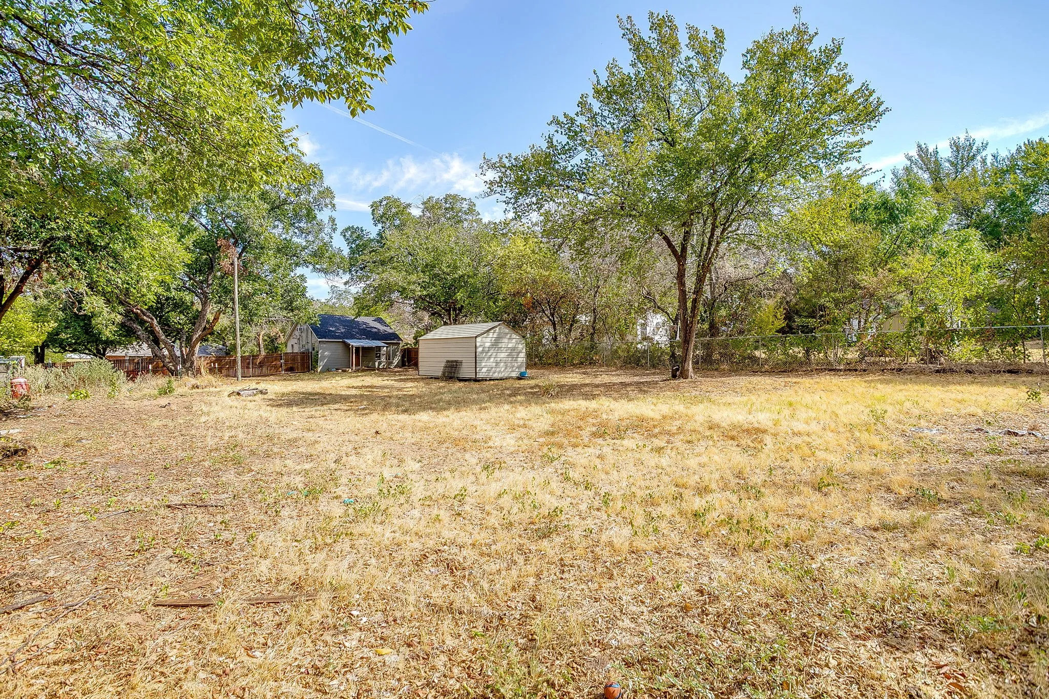 Single Family Residence For Sale in Tarrant County , 3318 Devalcourt Avenue, Forest Hill, Texas 76119, 1 Bedroom, 1 Bathroom, Garage spaces, 960 Sqft, built in 1943, mls#21393990, Real Estate Agent in Forest Hill, Homes For Sale in Tarrant county, Homes For Sale in Forest Hill, Realtor in Forest Hill Texas, Real Estate Brokerage Independent Realty Texas, Luminita Cordes Realtor