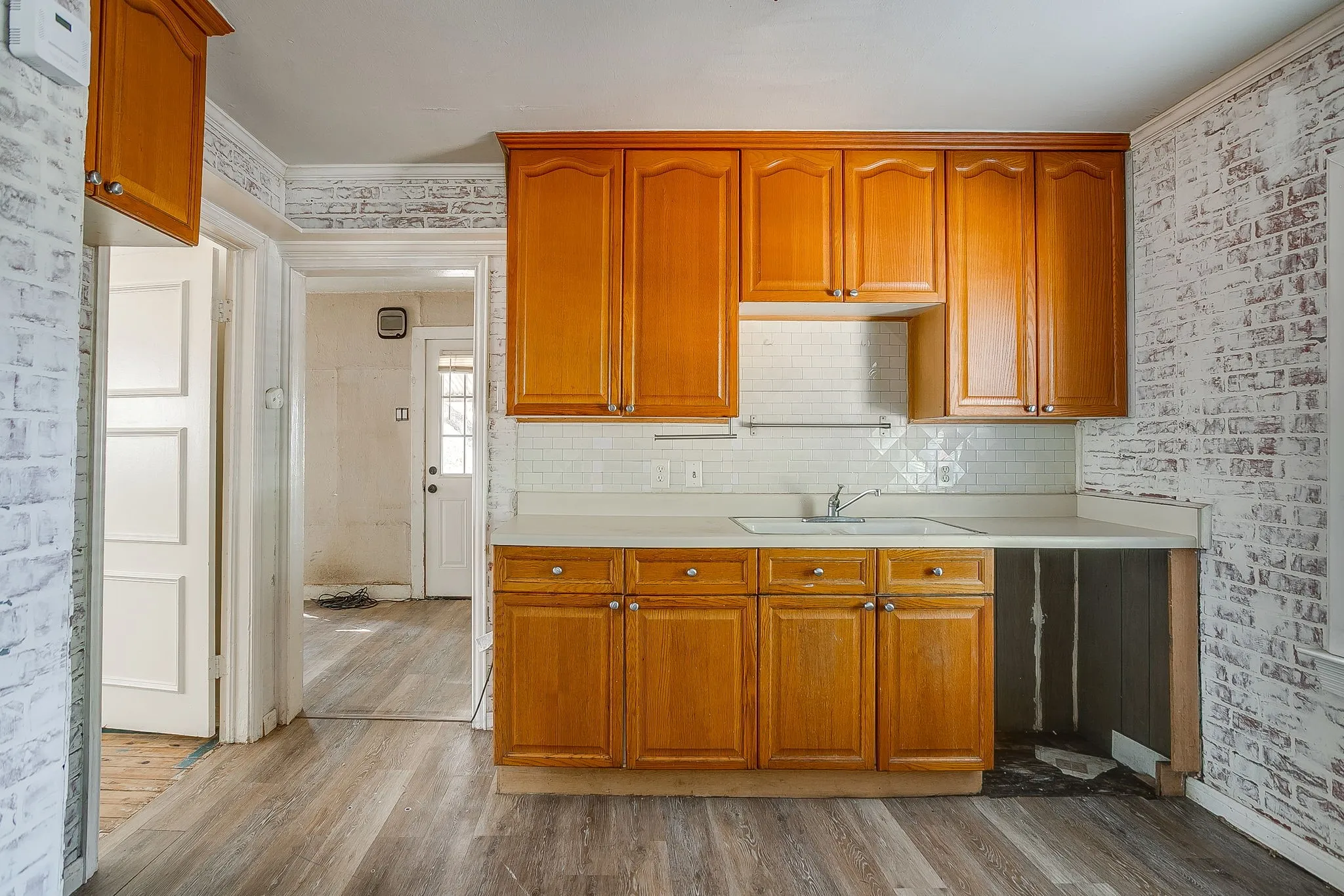Single Family Residence For Sale in Tarrant County , 3318 Devalcourt Avenue, Forest Hill, Texas 76119, 1 Bedroom, 1 Bathroom, Garage spaces, 960 Sqft, built in 1943, mls#21393990, Real Estate Agent in Forest Hill, Homes For Sale in Tarrant county, Homes For Sale in Forest Hill, Realtor in Forest Hill Texas, Real Estate Brokerage Independent Realty Texas, Luminita Cordes Realtor