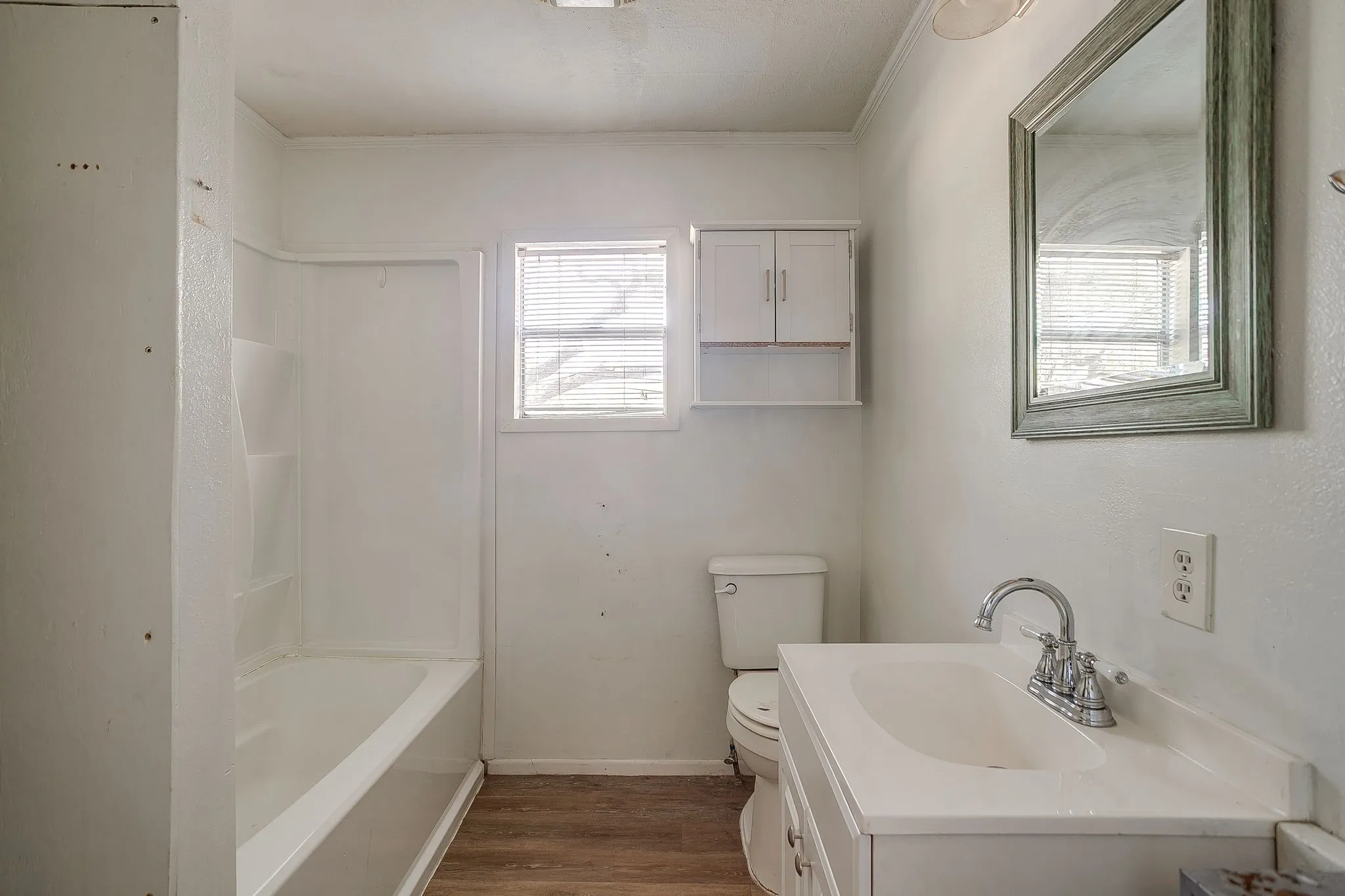 Single Family Residence For Sale in Tarrant County , 3318 Devalcourt Avenue, Forest Hill, Texas 76119, 1 Bedroom, 1 Bathroom, Garage spaces, 960 Sqft, built in 1943, mls#21393990, Real Estate Agent in Forest Hill, Homes For Sale in Tarrant county, Homes For Sale in Forest Hill, Realtor in Forest Hill Texas, Real Estate Brokerage Independent Realty Texas, Luminita Cordes Realtor