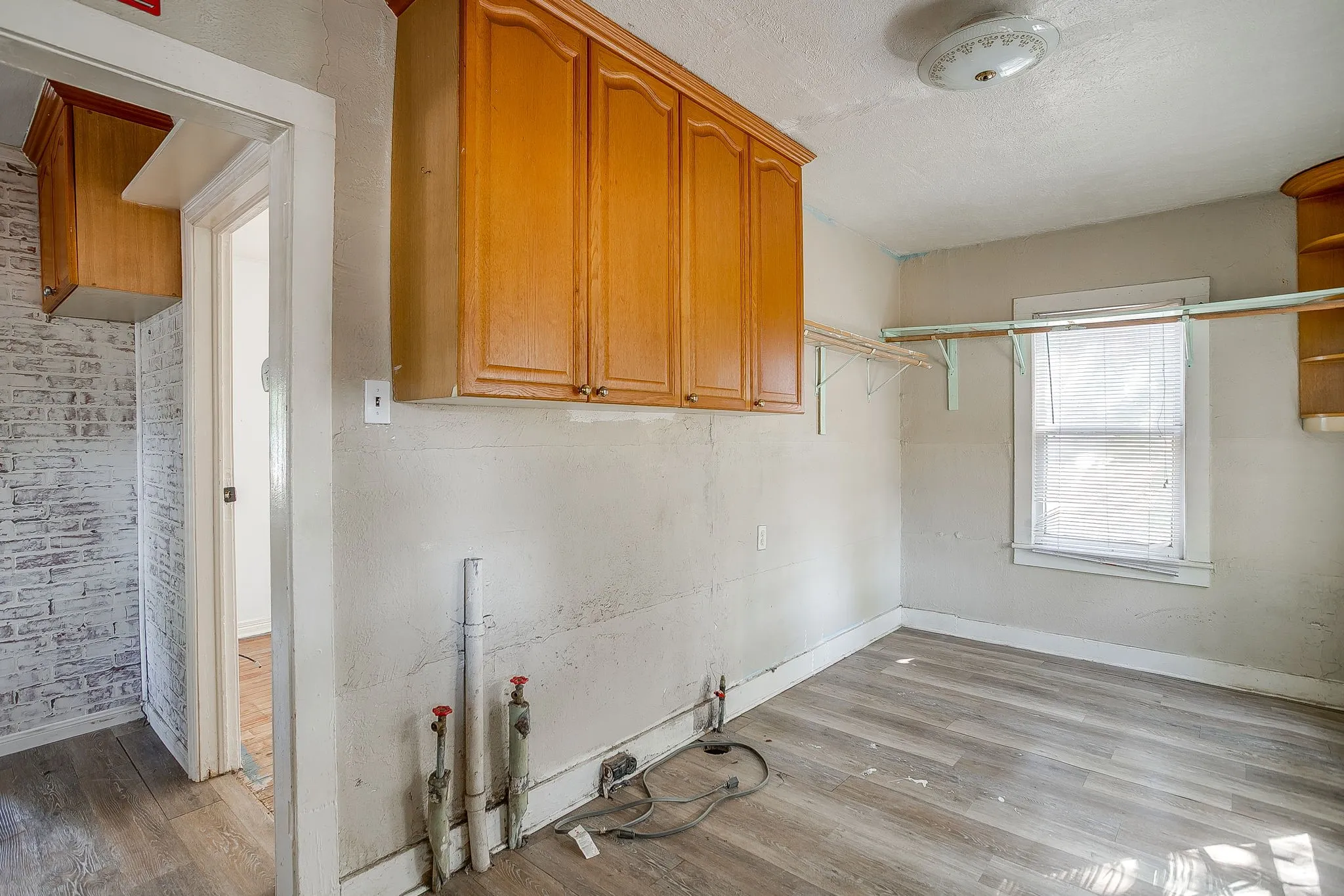 Single Family Residence For Sale in Tarrant County , 3318 Devalcourt Avenue, Forest Hill, Texas 76119, 1 Bedroom, 1 Bathroom, Garage spaces, 960 Sqft, built in 1943, mls#21393990, Real Estate Agent in Forest Hill, Homes For Sale in Tarrant county, Homes For Sale in Forest Hill, Realtor in Forest Hill Texas, Real Estate Brokerage Independent Realty Texas, Luminita Cordes Realtor