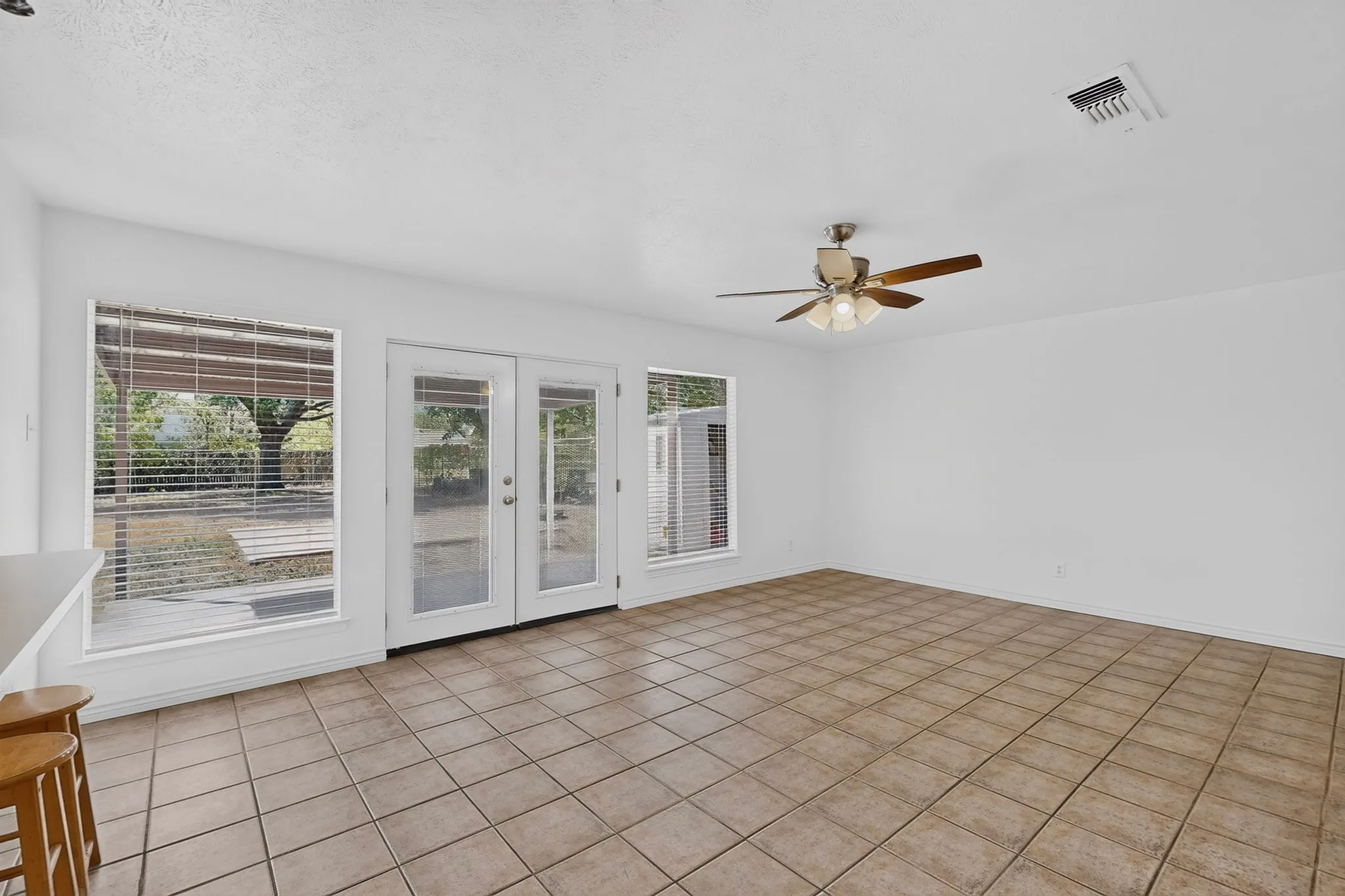 Single Family Residence For Sale in Dallas County , 346 Linkcrest Drive, Duncanville, Texas 75137, 3 Bedroom, 2 Bathroom, 1 Garage spaces, 1,155 Sqft, built in 1971, mls#21394594, Real Estate Agent in Duncanville, Homes For Sale in Dallas county, Homes For Sale in Duncanville, Realtor in Duncanville Texas, Real Estate Brokerage Independent Realty Texas, Luminita Cordes Realtor