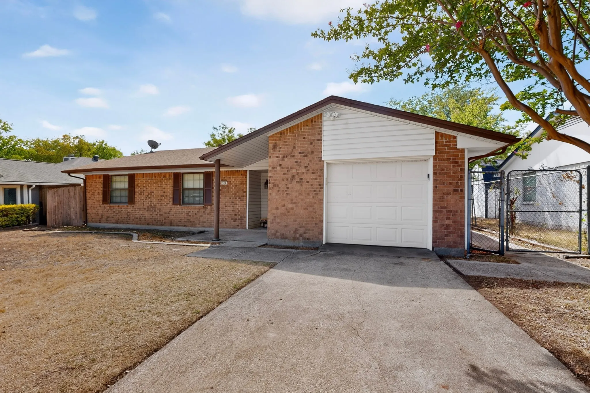 Single Family Residence For Sale in Dallas County , 346 Linkcrest Drive, Duncanville, Texas 75137, 3 Bedroom, 2 Bathroom, 1 Garage spaces, 1,155 Sqft, built in 1971, mls#21394594, Real Estate Agent in Duncanville, Homes For Sale in Dallas county, Homes For Sale in Duncanville, Realtor in Duncanville Texas, Real Estate Brokerage Independent Realty Texas, Luminita Cordes Realtor
