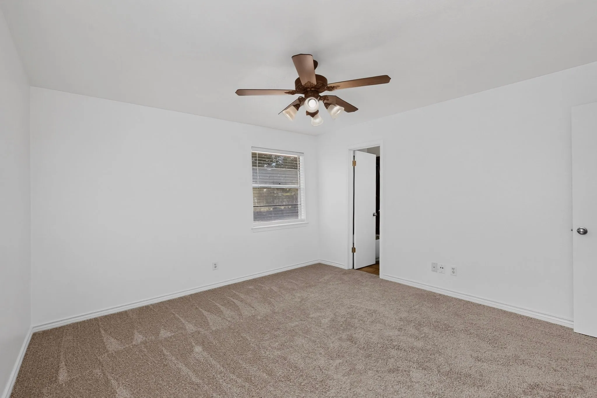 Single Family Residence For Sale in Dallas County , 346 Linkcrest Drive, Duncanville, Texas 75137, 3 Bedroom, 2 Bathroom, 1 Garage spaces, 1,155 Sqft, built in 1971, mls#21394594, Real Estate Agent in Duncanville, Homes For Sale in Dallas county, Homes For Sale in Duncanville, Realtor in Duncanville Texas, Real Estate Brokerage Independent Realty Texas, Luminita Cordes Realtor