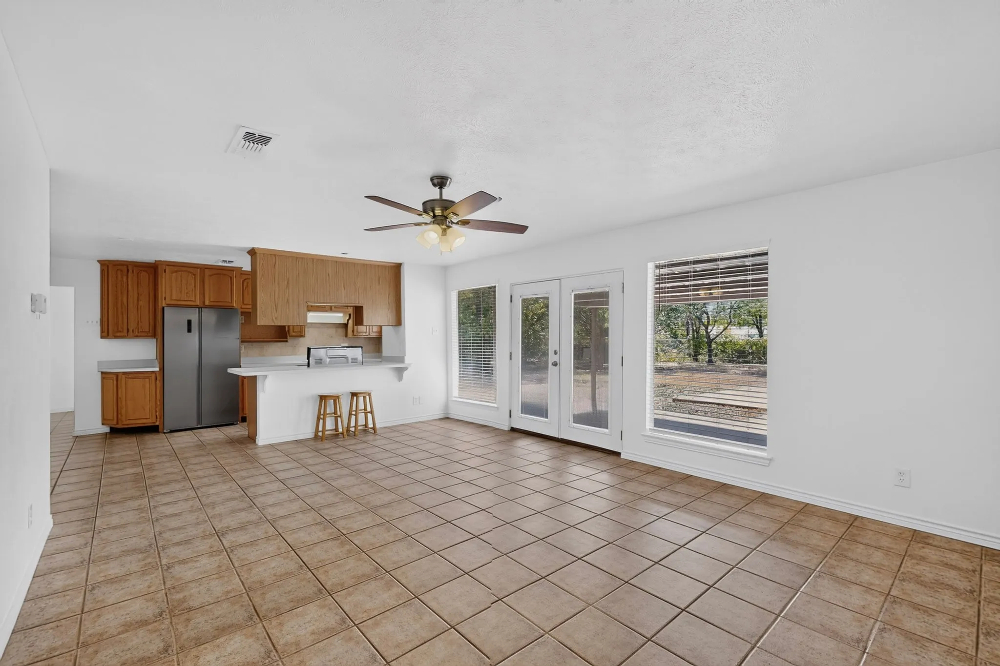 Single Family Residence For Sale in Dallas County , 346 Linkcrest Drive, Duncanville, Texas 75137, 3 Bedroom, 2 Bathroom, 1 Garage spaces, 1,155 Sqft, built in 1971, mls#21394594, Real Estate Agent in Duncanville, Homes For Sale in Dallas county, Homes For Sale in Duncanville, Realtor in Duncanville Texas, Real Estate Brokerage Independent Realty Texas, Luminita Cordes Realtor