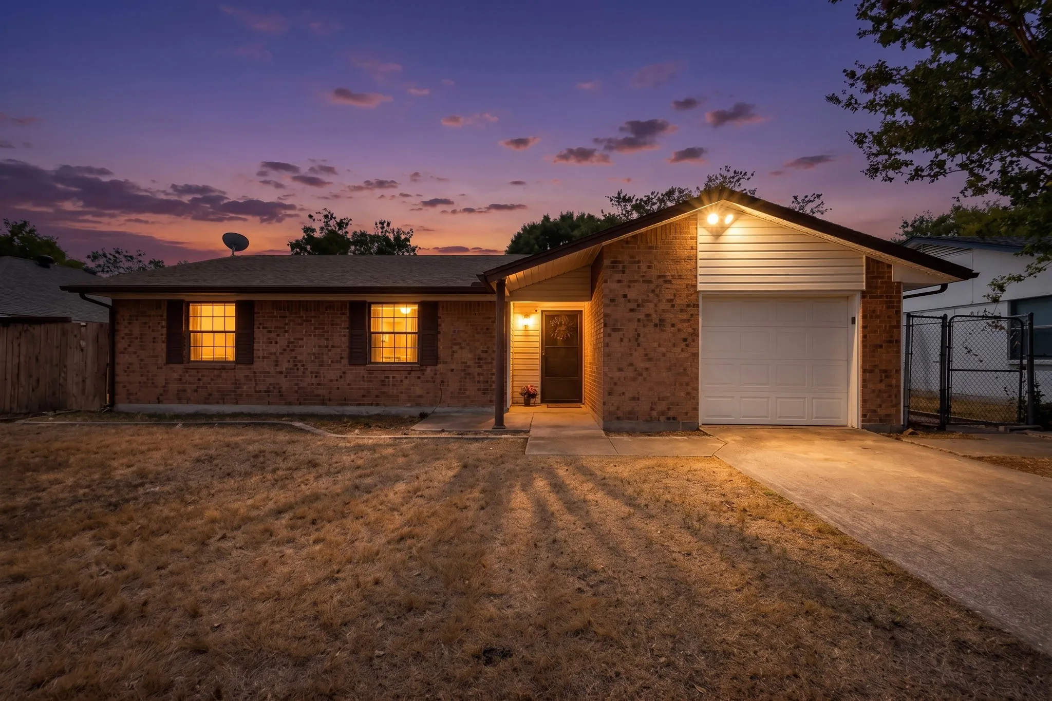 Single Family Residence For Sale in Dallas County , 346 Linkcrest Drive, Duncanville, Texas 75137, 3 Bedroom, 2 Bathroom, 1 Garage spaces, 1,155 Sqft, built in 1971, mls#21394594, Real Estate Agent in Duncanville, Homes For Sale in Dallas county, Homes For Sale in Duncanville, Realtor in Duncanville Texas, Real Estate Brokerage Independent Realty Texas, Luminita Cordes Realtor