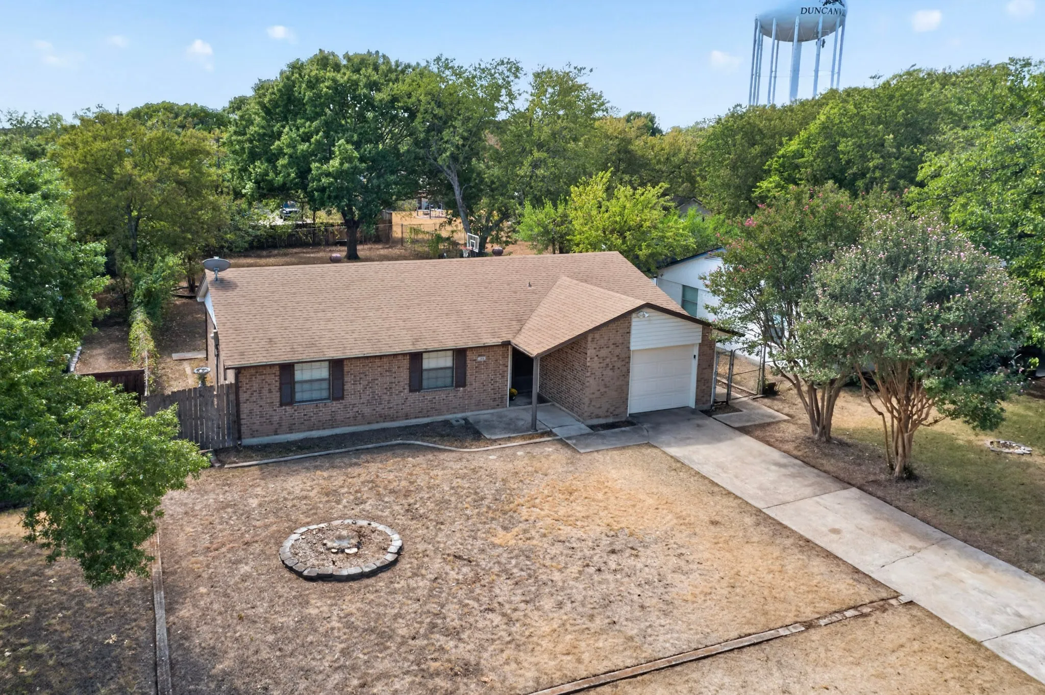 Single Family Residence For Sale in Dallas County , 346 Linkcrest Drive, Duncanville, Texas 75137, 3 Bedroom, 2 Bathroom, 1 Garage spaces, 1,155 Sqft, built in 1971, mls#21394594, Real Estate Agent in Duncanville, Homes For Sale in Dallas county, Homes For Sale in Duncanville, Realtor in Duncanville Texas, Real Estate Brokerage Independent Realty Texas, Luminita Cordes Realtor