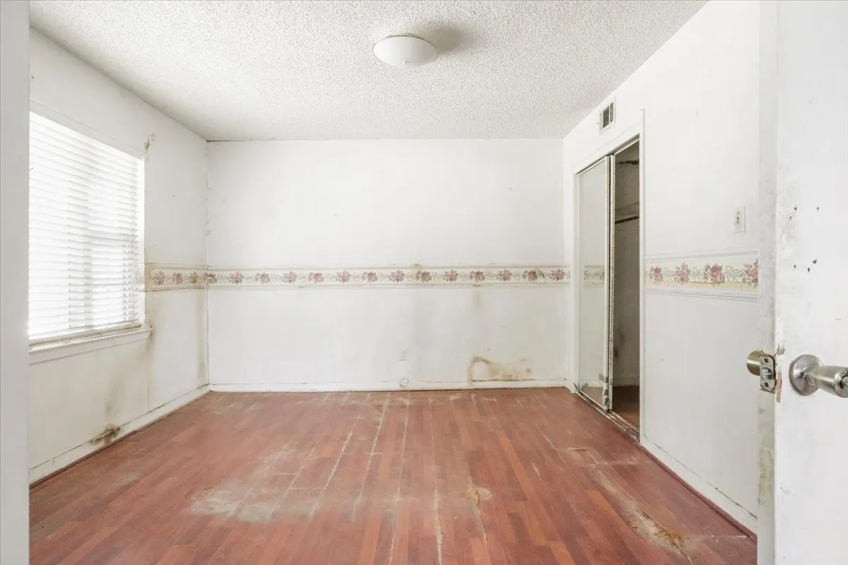 Single Family Residence For Sale in Dallas County , 3749 Nabholtz Lane, Mesquite, Texas 75150, 4 Bedroom, 1 Bathroom, Garage spaces, 1,439 Sqft, built in 1956, mls#21394984, Real Estate Agent in Mesquite, Homes For Sale in Dallas county, Homes For Sale in Mesquite, Realtor in Mesquite Texas, Real Estate Brokerage Independent Realty Texas, Luminita Cordes Realtor