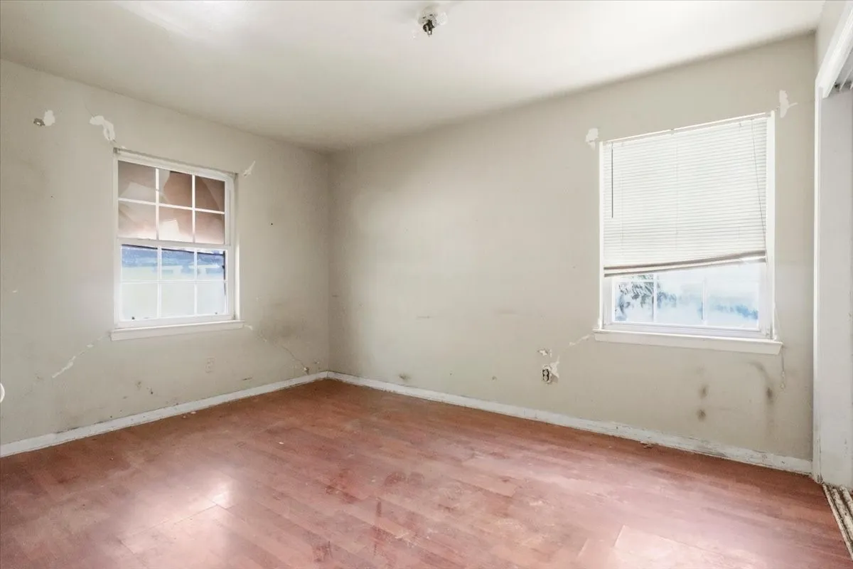 Single Family Residence For Sale in Dallas County , 3749 Nabholtz Lane, Mesquite, Texas 75150, 4 Bedroom, 1 Bathroom, Garage spaces, 1,439 Sqft, built in 1956, mls#21394984, Real Estate Agent in Mesquite, Homes For Sale in Dallas county, Homes For Sale in Mesquite, Realtor in Mesquite Texas, Real Estate Brokerage Independent Realty Texas, Luminita Cordes Realtor