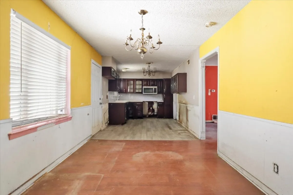 Single Family Residence For Sale in Dallas County , 3749 Nabholtz Lane, Mesquite, Texas 75150, 4 Bedroom, 1 Bathroom, Garage spaces, 1,439 Sqft, built in 1956, mls#21394984, Real Estate Agent in Mesquite, Homes For Sale in Dallas county, Homes For Sale in Mesquite, Realtor in Mesquite Texas, Real Estate Brokerage Independent Realty Texas, Luminita Cordes Realtor