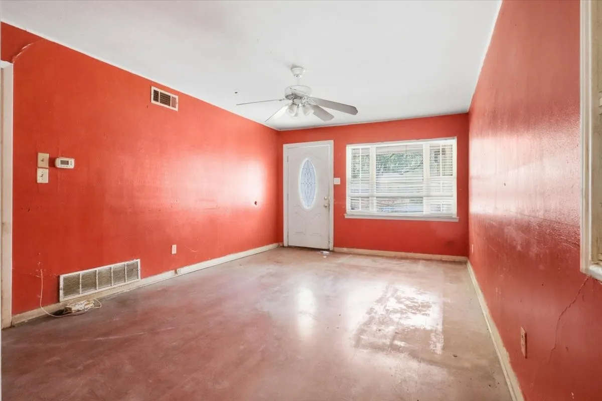 Single Family Residence For Sale in Dallas County , 3749 Nabholtz Lane, Mesquite, Texas 75150, 4 Bedroom, 1 Bathroom, Garage spaces, 1,439 Sqft, built in 1956, mls#21394984, Real Estate Agent in Mesquite, Homes For Sale in Dallas county, Homes For Sale in Mesquite, Realtor in Mesquite Texas, Real Estate Brokerage Independent Realty Texas, Luminita Cordes Realtor