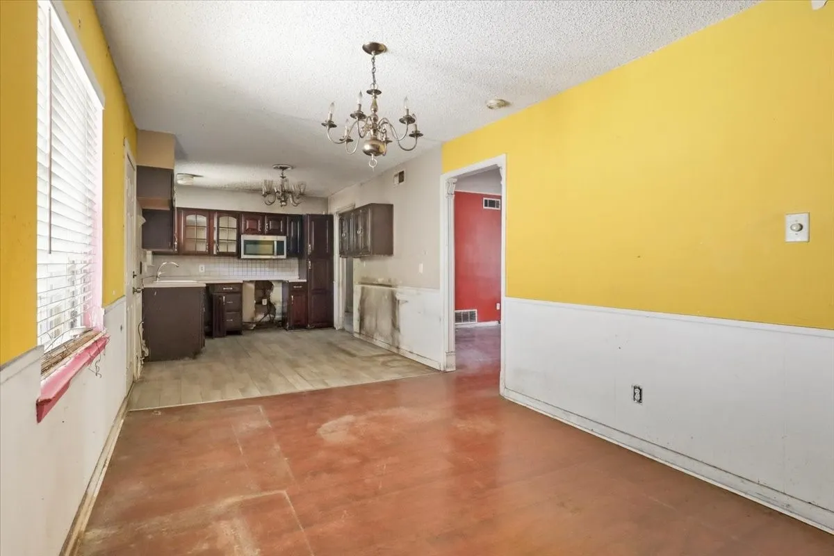 Single Family Residence For Sale in Dallas County , 3749 Nabholtz Lane, Mesquite, Texas 75150, 4 Bedroom, 1 Bathroom, Garage spaces, 1,439 Sqft, built in 1956, mls#21394984, Real Estate Agent in Mesquite, Homes For Sale in Dallas county, Homes For Sale in Mesquite, Realtor in Mesquite Texas, Real Estate Brokerage Independent Realty Texas, Luminita Cordes Realtor