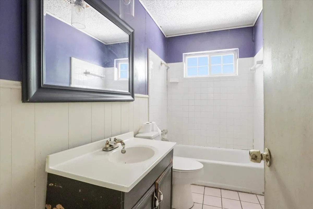Single Family Residence For Sale in Dallas County , 3749 Nabholtz Lane, Mesquite, Texas 75150, 4 Bedroom, 1 Bathroom, Garage spaces, 1,439 Sqft, built in 1956, mls#21394984, Real Estate Agent in Mesquite, Homes For Sale in Dallas county, Homes For Sale in Mesquite, Realtor in Mesquite Texas, Real Estate Brokerage Independent Realty Texas, Luminita Cordes Realtor
