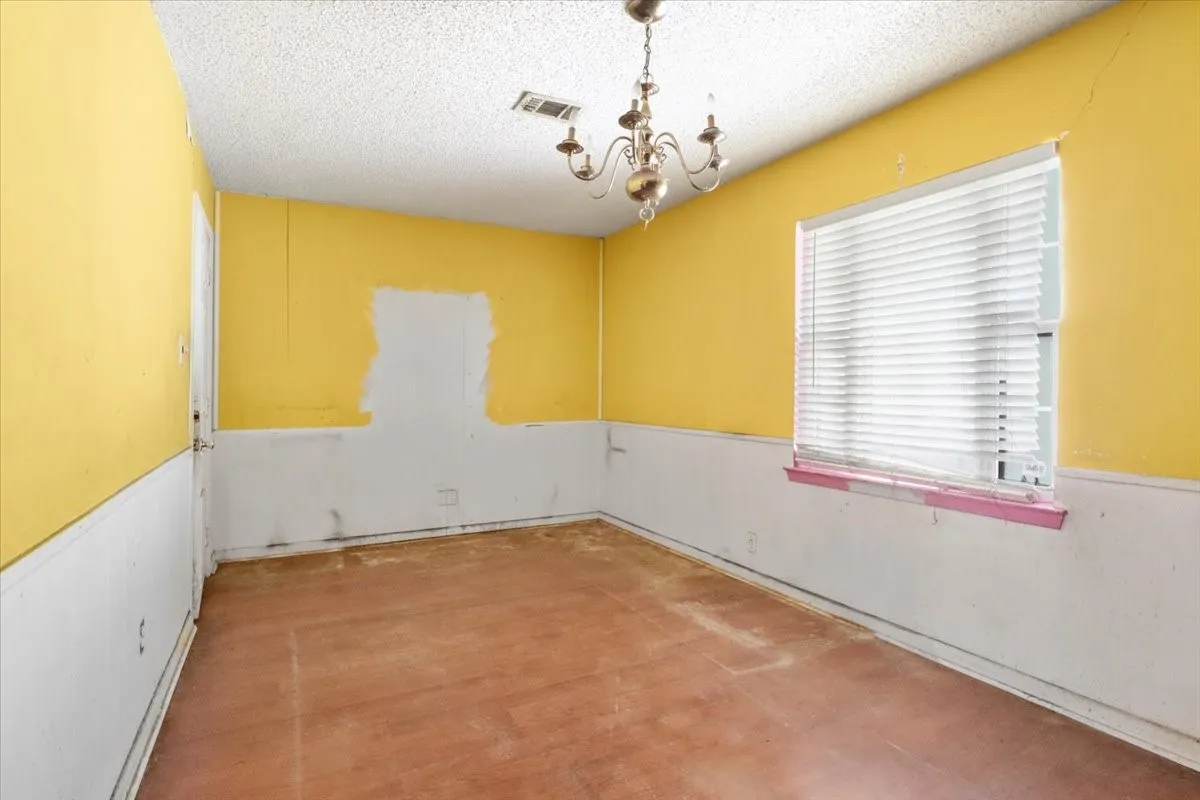 Single Family Residence For Sale in Dallas County , 3749 Nabholtz Lane, Mesquite, Texas 75150, 4 Bedroom, 1 Bathroom, Garage spaces, 1,439 Sqft, built in 1956, mls#21394984, Real Estate Agent in Mesquite, Homes For Sale in Dallas county, Homes For Sale in Mesquite, Realtor in Mesquite Texas, Real Estate Brokerage Independent Realty Texas, Luminita Cordes Realtor