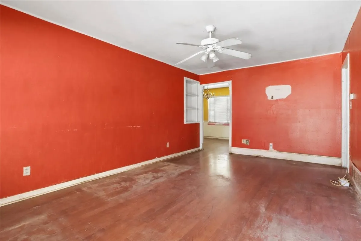 Single Family Residence For Sale in Dallas County , 3749 Nabholtz Lane, Mesquite, Texas 75150, 4 Bedroom, 1 Bathroom, Garage spaces, 1,439 Sqft, built in 1956, mls#21394984, Real Estate Agent in Mesquite, Homes For Sale in Dallas county, Homes For Sale in Mesquite, Realtor in Mesquite Texas, Real Estate Brokerage Independent Realty Texas, Luminita Cordes Realtor