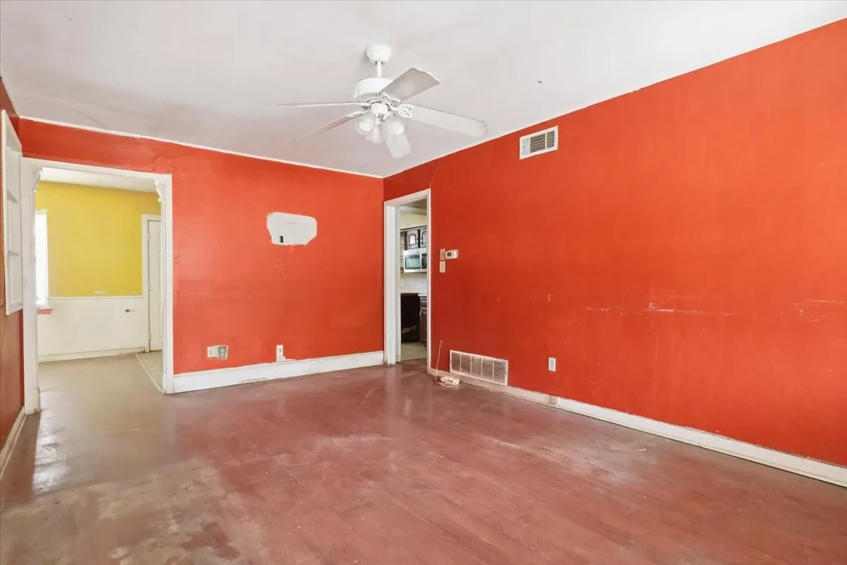 Single Family Residence For Sale in Dallas County , 3749 Nabholtz Lane, Mesquite, Texas 75150, 4 Bedroom, 1 Bathroom, Garage spaces, 1,439 Sqft, built in 1956, mls#21394984, Real Estate Agent in Mesquite, Homes For Sale in Dallas county, Homes For Sale in Mesquite, Realtor in Mesquite Texas, Real Estate Brokerage Independent Realty Texas, Luminita Cordes Realtor