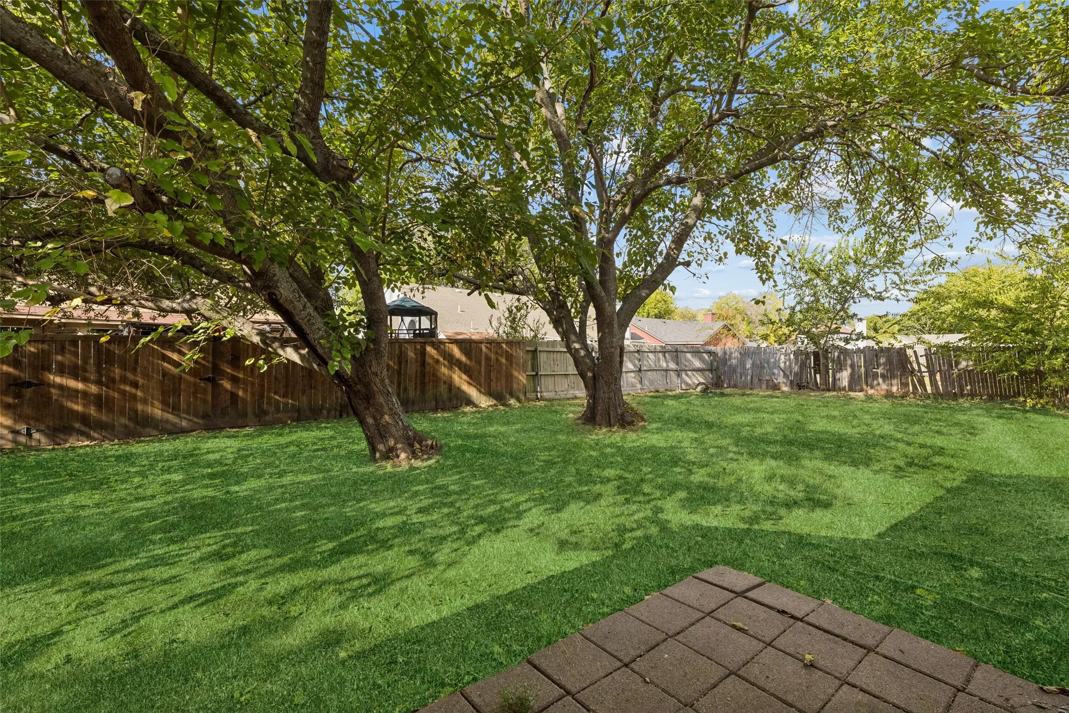 Single Family Residence For Sale in Dallas County , 7801 Bordeaux Lane, Rowlett, Texas 75089, 3 Bedroom, 2 Bathroom, 2 Garage spaces, 1,385 Sqft, built in 1986, mls#21394989, Real Estate Agent in Rowlett, Homes For Sale in Dallas county, Homes For Sale in Rowlett, Realtor in Rowlett Texas, Real Estate Brokerage Independent Realty Texas, Luminita Cordes Realtor