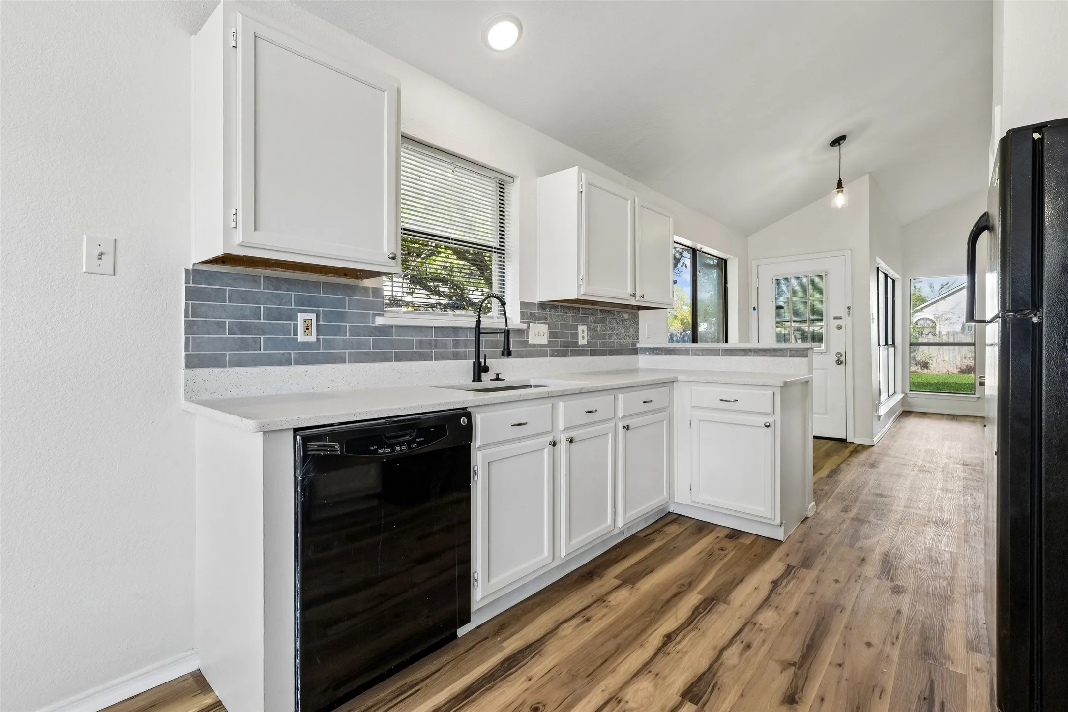 Single Family Residence For Sale in Dallas County , 7801 Bordeaux Lane, Rowlett, Texas 75089, 3 Bedroom, 2 Bathroom, 2 Garage spaces, 1,385 Sqft, built in 1986, mls#21394989, Real Estate Agent in Rowlett, Homes For Sale in Dallas county, Homes For Sale in Rowlett, Realtor in Rowlett Texas, Real Estate Brokerage Independent Realty Texas, Luminita Cordes Realtor