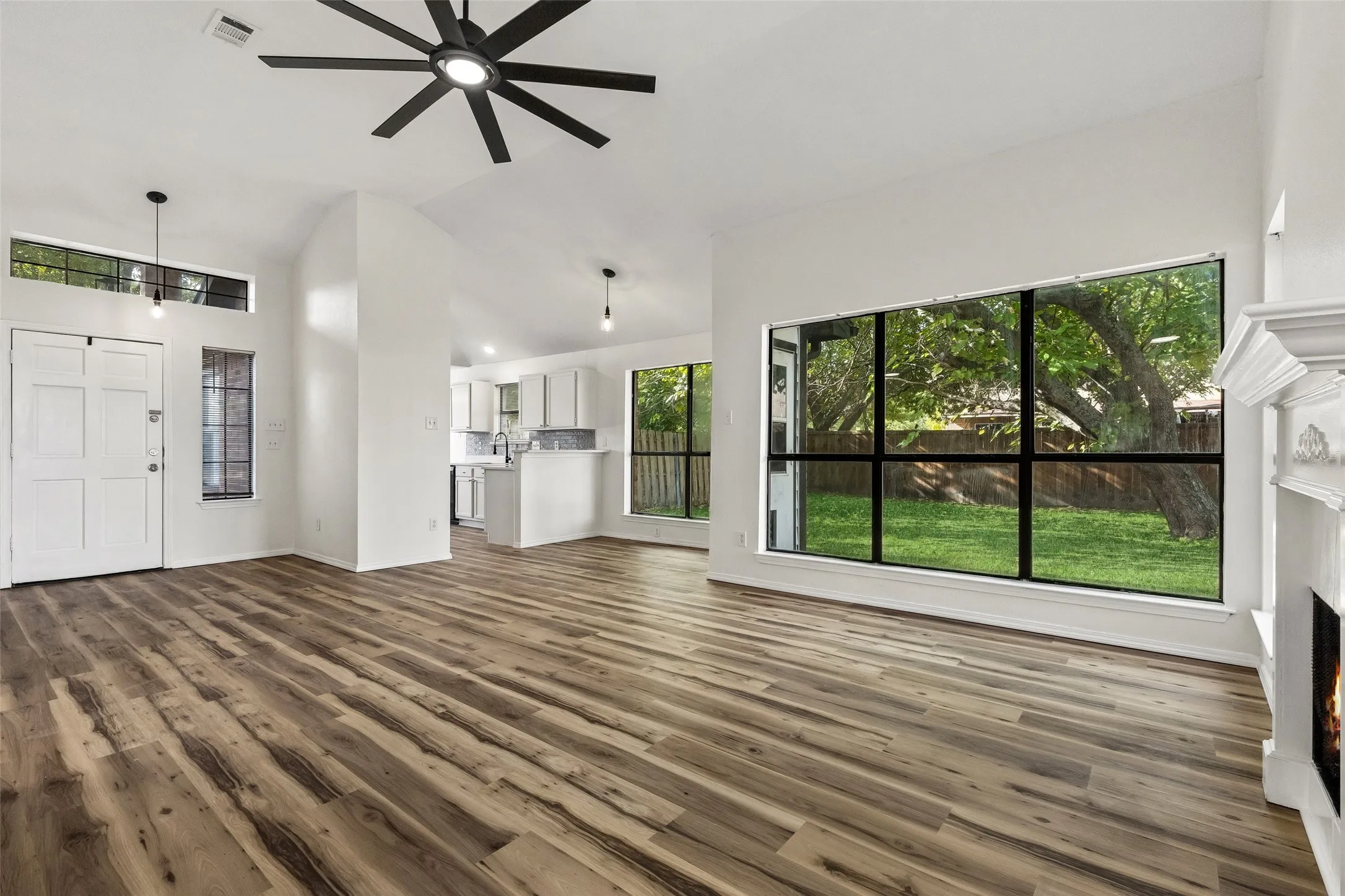 Single Family Residence For Sale in Dallas County , 7801 Bordeaux Lane, Rowlett, Texas 75089, 3 Bedroom, 2 Bathroom, 2 Garage spaces, 1,385 Sqft, built in 1986, mls#21394989, Real Estate Agent in Rowlett, Homes For Sale in Dallas county, Homes For Sale in Rowlett, Realtor in Rowlett Texas, Real Estate Brokerage Independent Realty Texas, Luminita Cordes Realtor