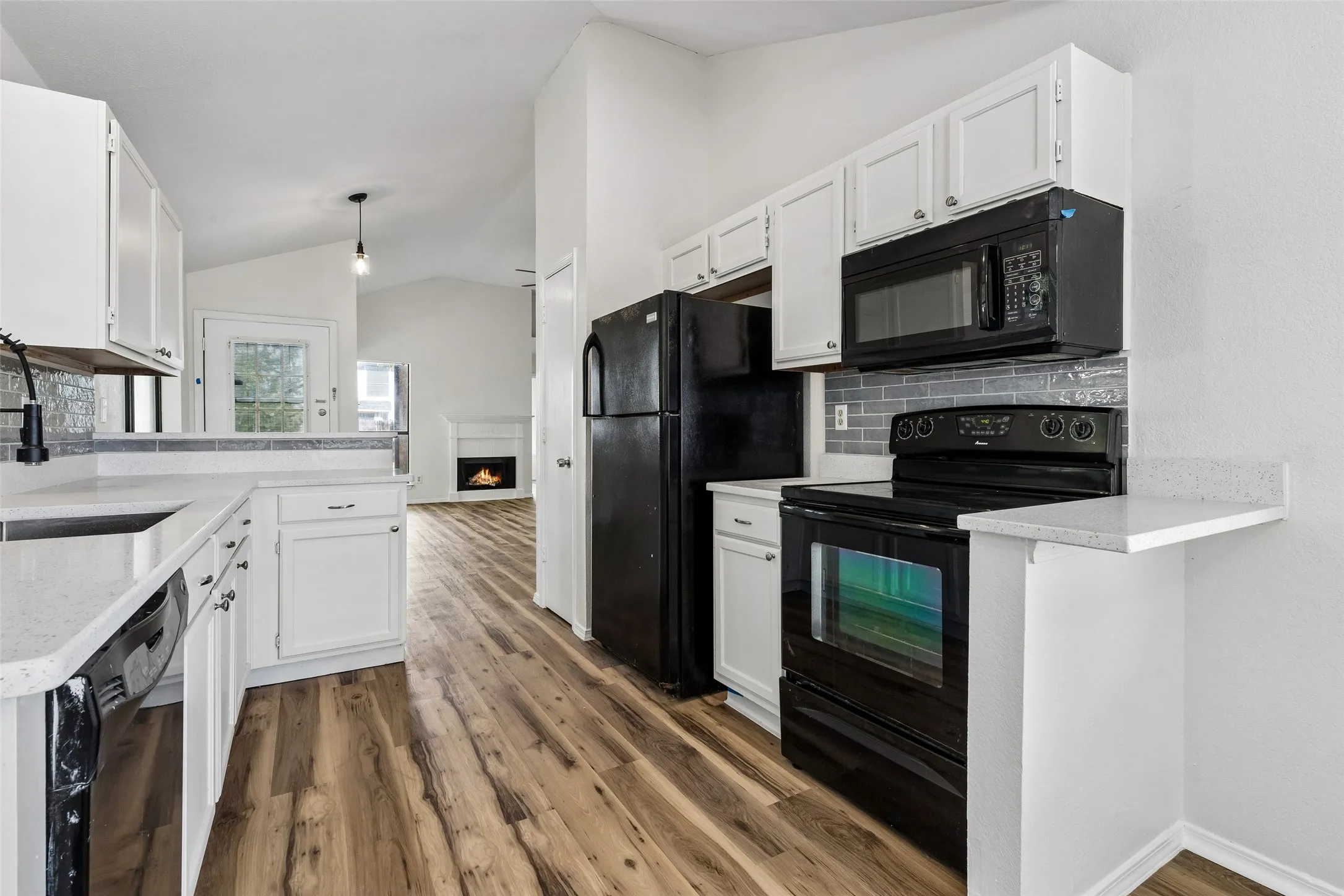 Single Family Residence For Sale in Dallas County , 7801 Bordeaux Lane, Rowlett, Texas 75089, 3 Bedroom, 2 Bathroom, 2 Garage spaces, 1,385 Sqft, built in 1986, mls#21394989, Real Estate Agent in Rowlett, Homes For Sale in Dallas county, Homes For Sale in Rowlett, Realtor in Rowlett Texas, Real Estate Brokerage Independent Realty Texas, Luminita Cordes Realtor