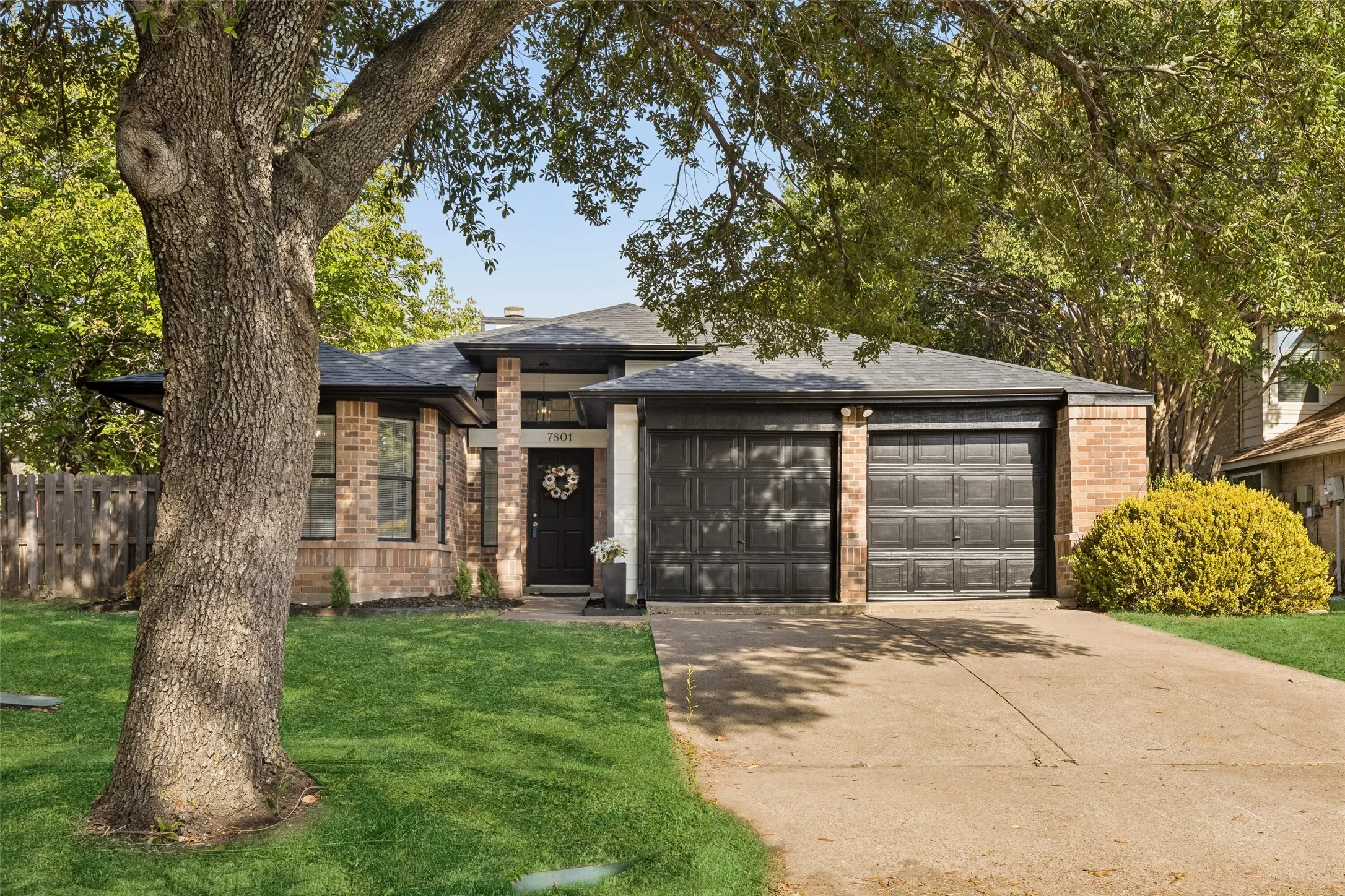 Single Family Residence For Sale in Dallas County , 7801 Bordeaux Lane, Rowlett, Texas 75089, 3 Bedroom, 2 Bathroom, 2 Garage spaces, 1,385 Sqft, built in 1986, mls#21394989, Real Estate Agent in Rowlett, Homes For Sale in Dallas county, Homes For Sale in Rowlett, Realtor in Rowlett Texas, Real Estate Brokerage Independent Realty Texas, Luminita Cordes Realtor