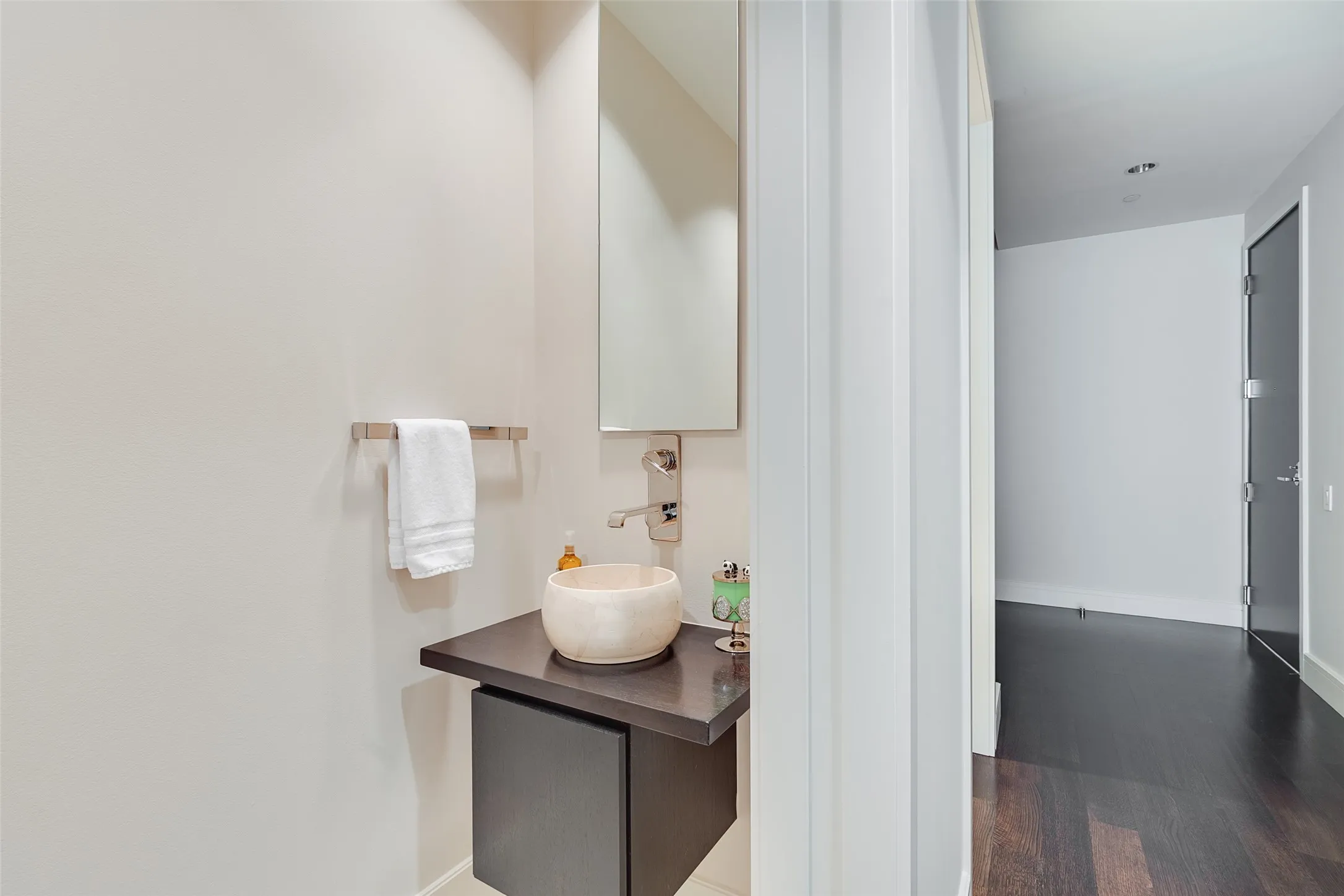 Condominium For Rent in Dallas County , 2408 Victory Park Lane 1233, Dallas, Texas 75219, 2 Bedroom, 3 Bathroom, 2 Garage spaces, 1,619 Sqft, built in 2005, mls#21395008, Real Estate Agent in Dallas, Homes For Rent in Dallas county, Homes For Rent in Dallas, Realtor in Dallas Texas, Real Estate Brokerage Independent Realty Texas, Luminita Cordes Realtor