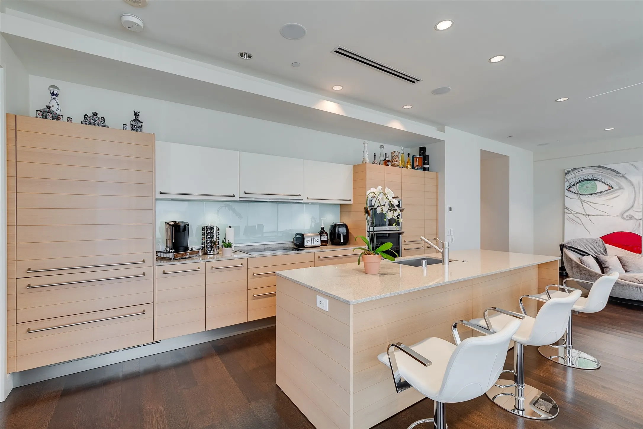 Condominium For Rent in Dallas County , 2408 Victory Park Lane 1233, Dallas, Texas 75219, 2 Bedroom, 3 Bathroom, 2 Garage spaces, 1,619 Sqft, built in 2005, mls#21395008, Real Estate Agent in Dallas, Homes For Rent in Dallas county, Homes For Rent in Dallas, Realtor in Dallas Texas, Real Estate Brokerage Independent Realty Texas, Luminita Cordes Realtor