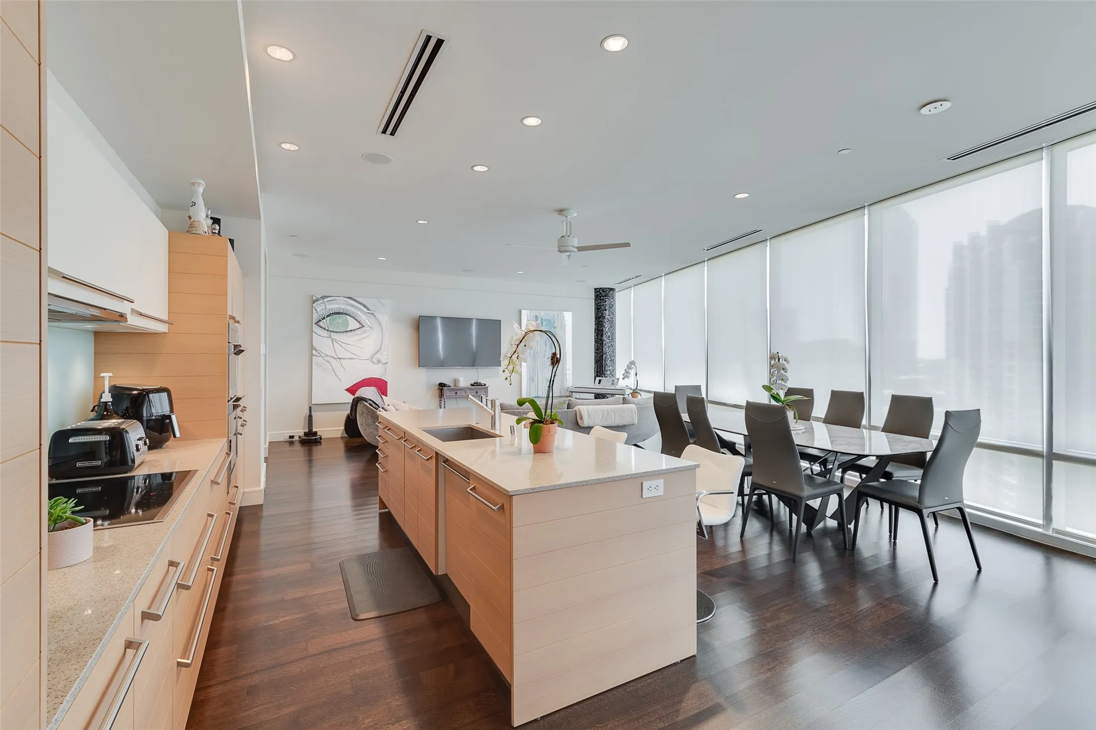 Condominium For Rent in Dallas County , 2408 Victory Park Lane 1233, Dallas, Texas 75219, 2 Bedroom, 3 Bathroom, 2 Garage spaces, 1,619 Sqft, built in 2005, mls#21395008, Real Estate Agent in Dallas, Homes For Rent in Dallas county, Homes For Rent in Dallas, Realtor in Dallas Texas, Real Estate Brokerage Independent Realty Texas, Luminita Cordes Realtor