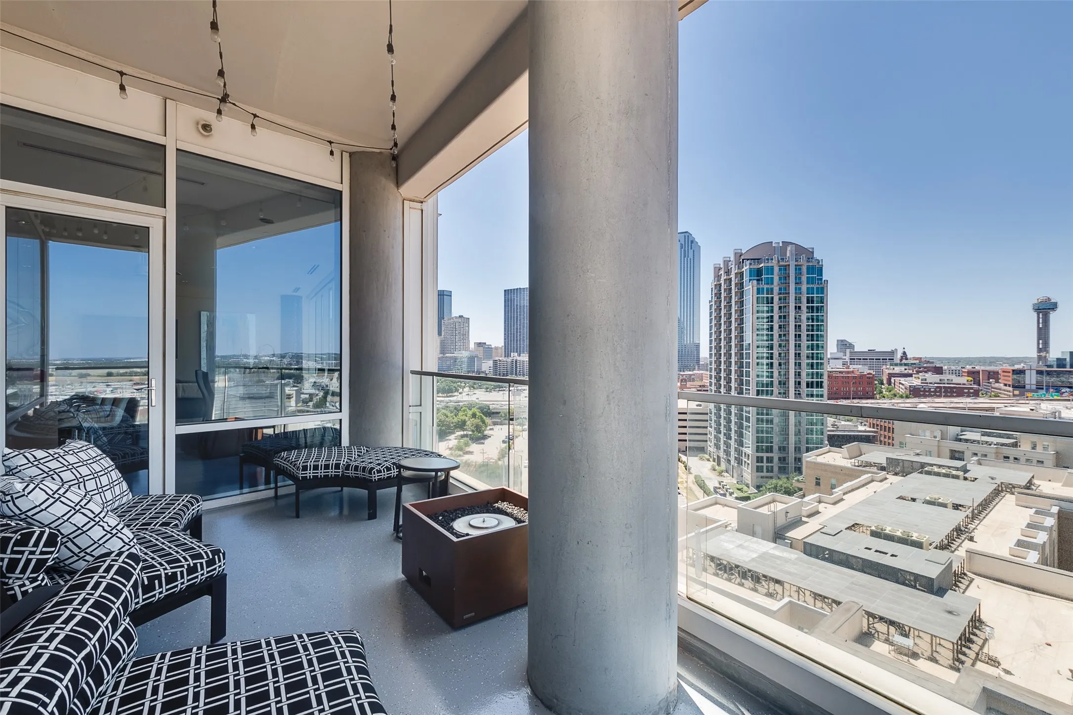 Condominium For Rent in Dallas County , 2408 Victory Park Lane 1233, Dallas, Texas 75219, 2 Bedroom, 3 Bathroom, 2 Garage spaces, 1,619 Sqft, built in 2005, mls#21395008, Real Estate Agent in Dallas, Homes For Rent in Dallas county, Homes For Rent in Dallas, Realtor in Dallas Texas, Real Estate Brokerage Independent Realty Texas, Luminita Cordes Realtor