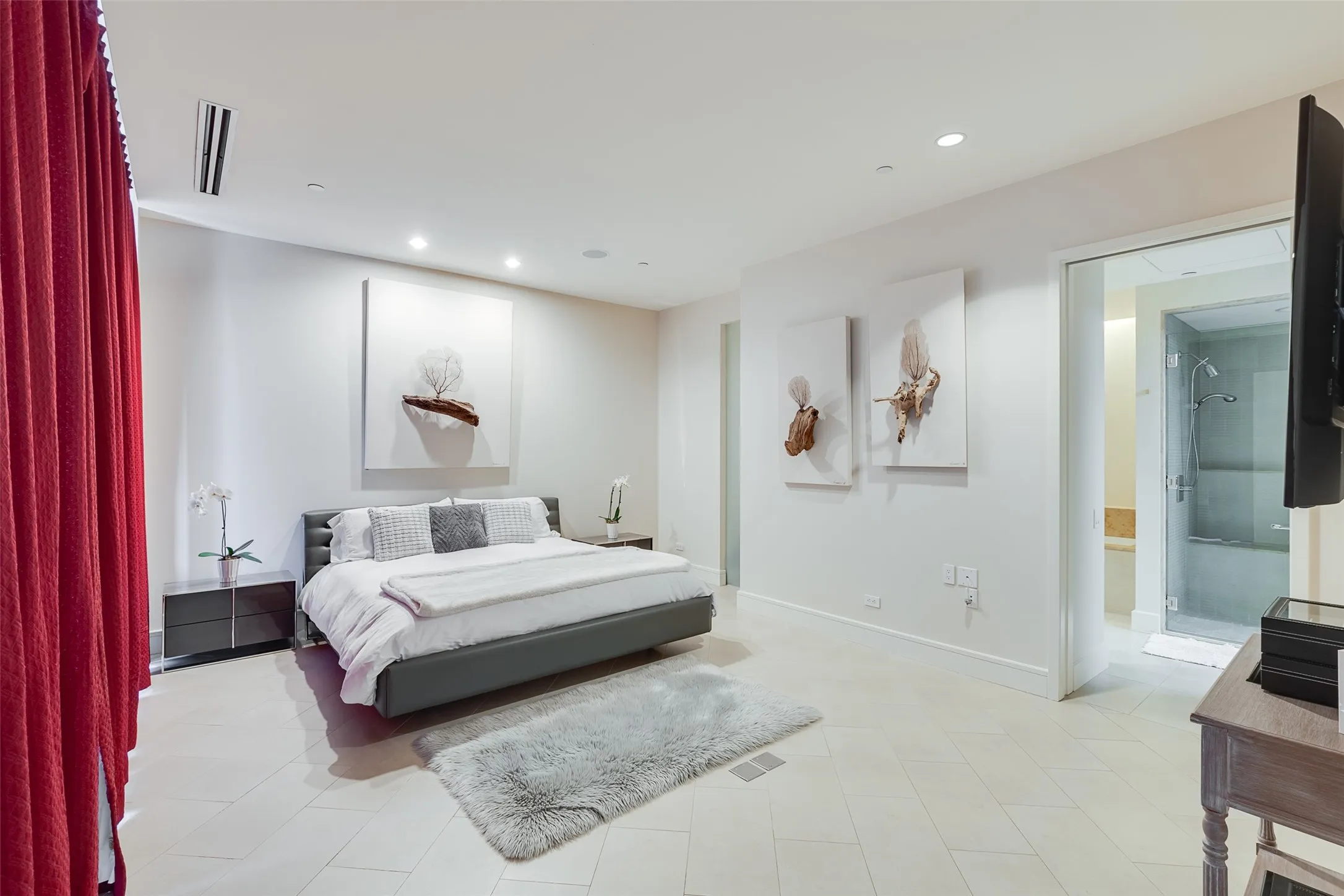 Condominium For Rent in Dallas County , 2408 Victory Park Lane 1233, Dallas, Texas 75219, 2 Bedroom, 3 Bathroom, 2 Garage spaces, 1,619 Sqft, built in 2005, mls#21395008, Real Estate Agent in Dallas, Homes For Rent in Dallas county, Homes For Rent in Dallas, Realtor in Dallas Texas, Real Estate Brokerage Independent Realty Texas, Luminita Cordes Realtor