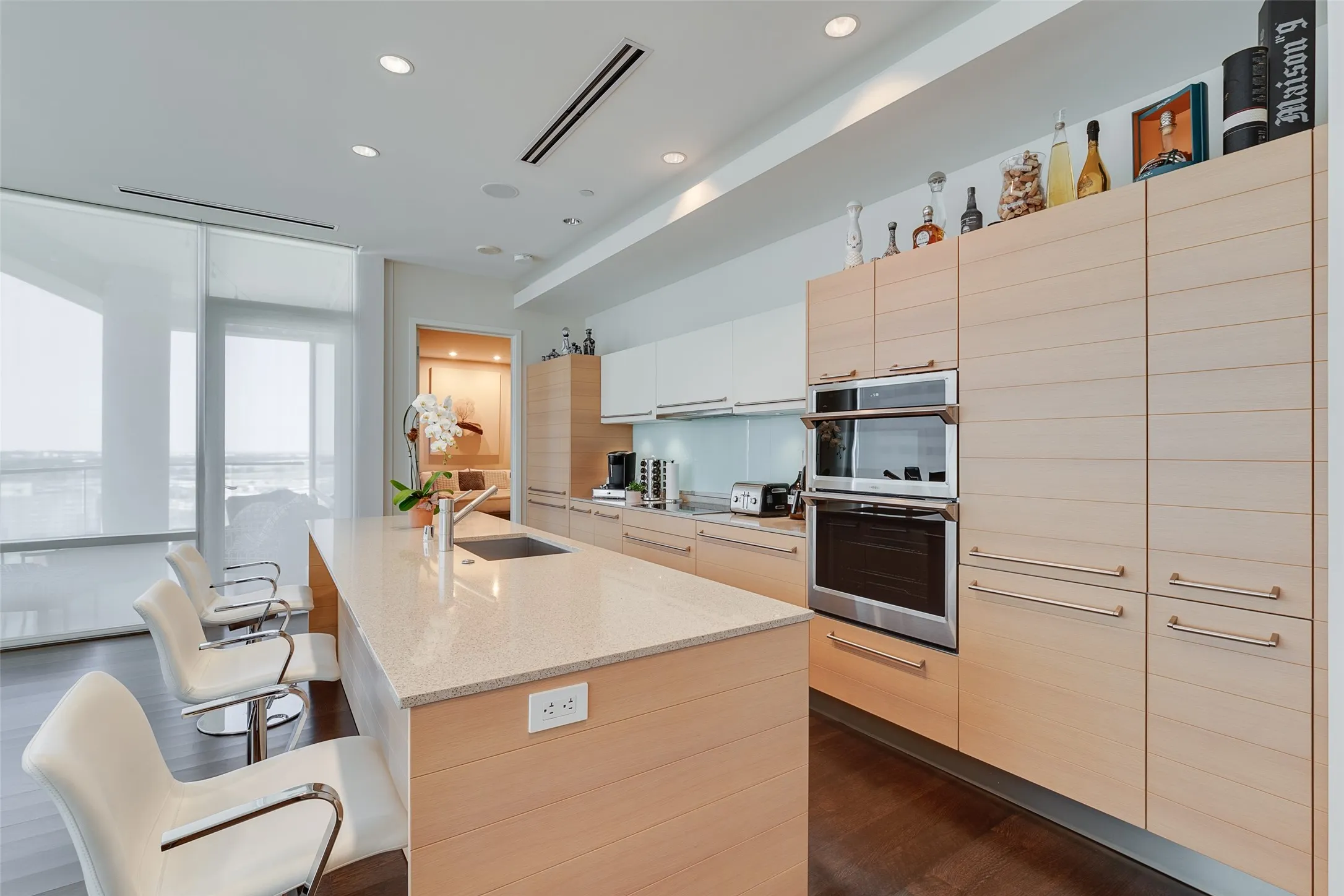 Condominium For Rent in Dallas County , 2408 Victory Park Lane 1233, Dallas, Texas 75219, 2 Bedroom, 3 Bathroom, 2 Garage spaces, 1,619 Sqft, built in 2005, mls#21395008, Real Estate Agent in Dallas, Homes For Rent in Dallas county, Homes For Rent in Dallas, Realtor in Dallas Texas, Real Estate Brokerage Independent Realty Texas, Luminita Cordes Realtor