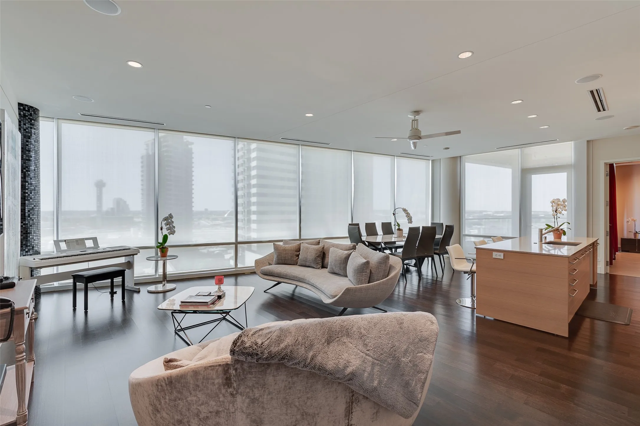Condominium For Rent in Dallas County , 2408 Victory Park Lane 1233, Dallas, Texas 75219, 2 Bedroom, 3 Bathroom, 2 Garage spaces, 1,619 Sqft, built in 2005, mls#21395008, Real Estate Agent in Dallas, Homes For Rent in Dallas county, Homes For Rent in Dallas, Realtor in Dallas Texas, Real Estate Brokerage Independent Realty Texas, Luminita Cordes Realtor