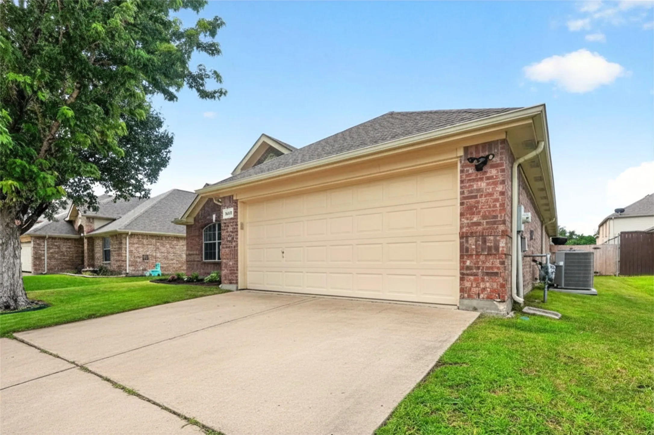 Single Family Residence For Sale in Dallas County , 1347 Lake Forest Drive, Grand Prairie, Texas 75052, 3 Bedroom, 2 Bathroom, 2 Garage spaces, 1,863 Sqft, built in 2006, mls#21394878, Real Estate Agent in Grand Prairie, Homes For Sale in Dallas county, Homes For Sale in Grand Prairie, Realtor in Grand Prairie Texas, Real Estate Brokerage Independent Realty Texas, Luminita Cordes Realtor