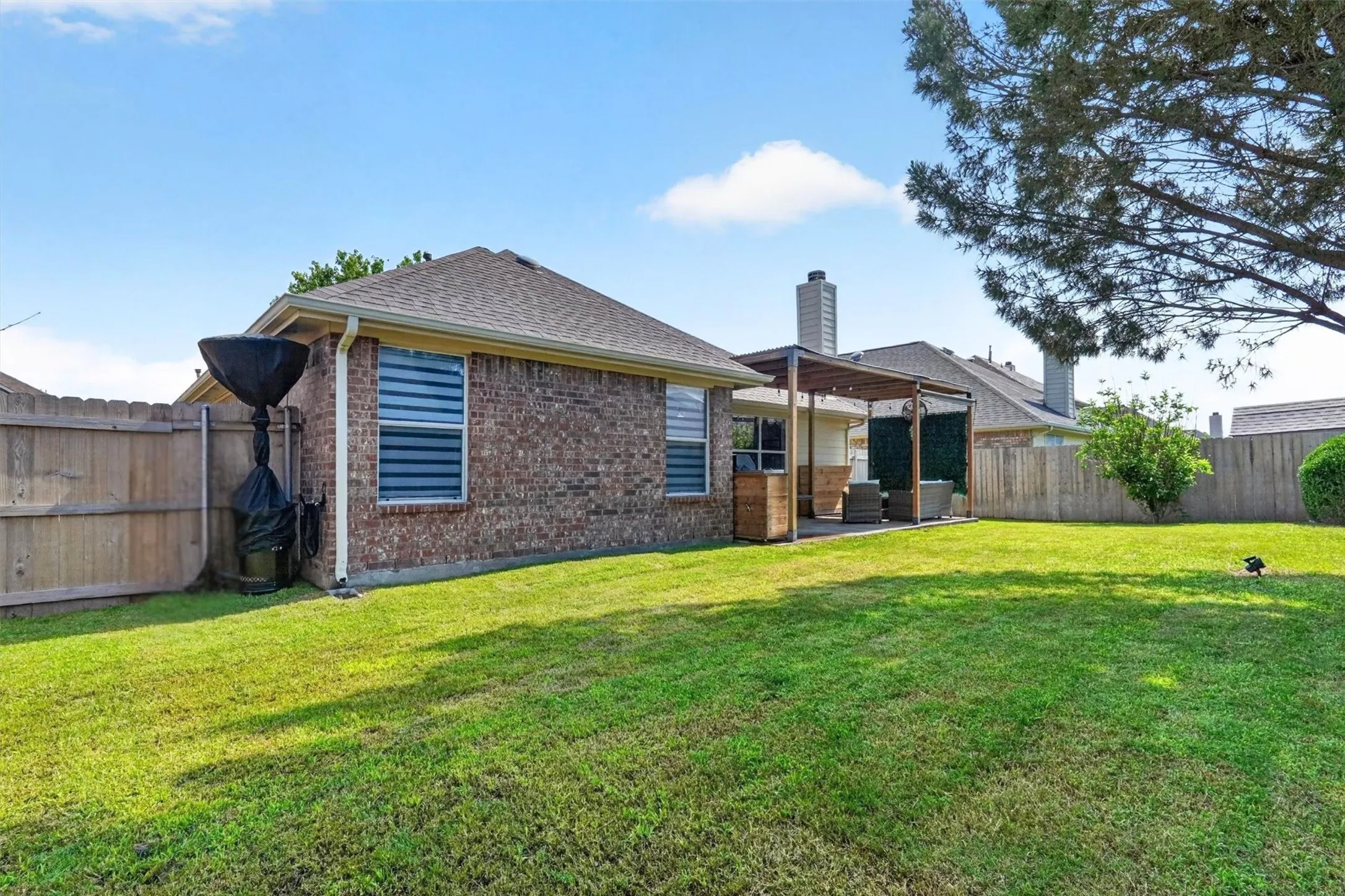 Single Family Residence For Sale in Dallas County , 1347 Lake Forest Drive, Grand Prairie, Texas 75052, 3 Bedroom, 2 Bathroom, 2 Garage spaces, 1,863 Sqft, built in 2006, mls#21394878, Real Estate Agent in Grand Prairie, Homes For Sale in Dallas county, Homes For Sale in Grand Prairie, Realtor in Grand Prairie Texas, Real Estate Brokerage Independent Realty Texas, Luminita Cordes Realtor