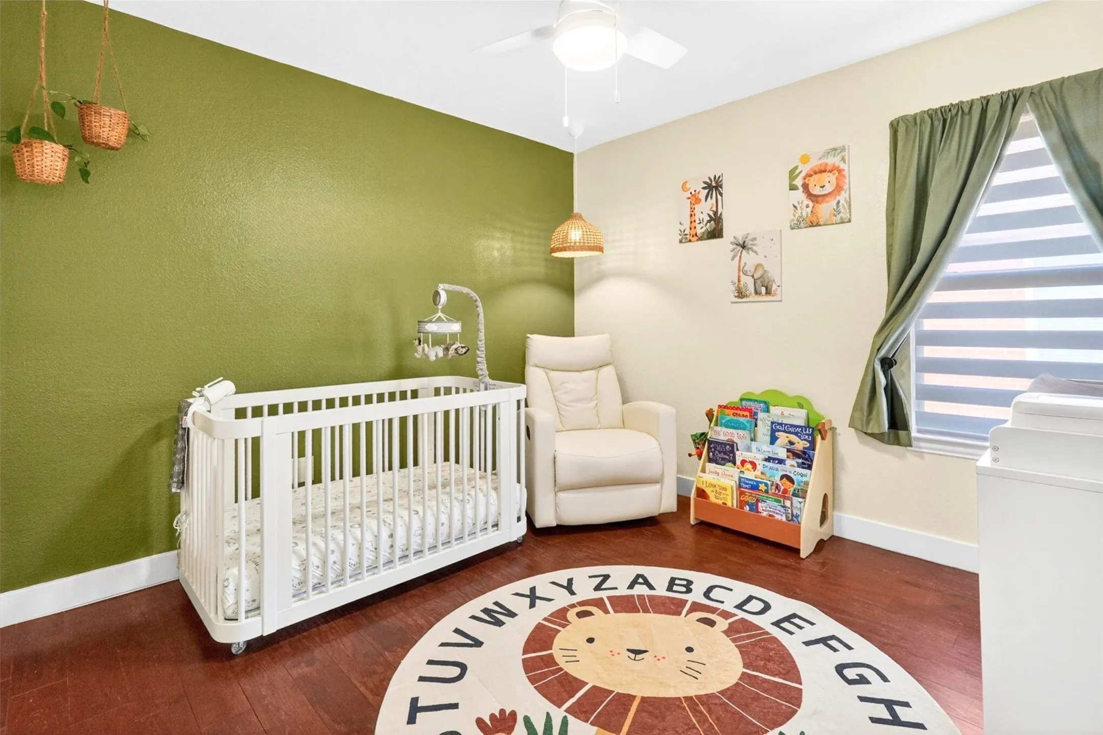 Single Family Residence For Sale in Dallas County , 1347 Lake Forest Drive, Grand Prairie, Texas 75052, 3 Bedroom, 2 Bathroom, 2 Garage spaces, 1,863 Sqft, built in 2006, mls#21394878, Real Estate Agent in Grand Prairie, Homes For Sale in Dallas county, Homes For Sale in Grand Prairie, Realtor in Grand Prairie Texas, Real Estate Brokerage Independent Realty Texas, Luminita Cordes Realtor