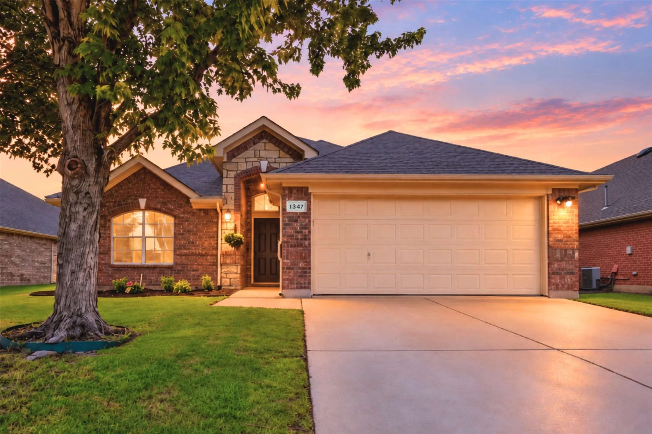 Single Family Residence For Sale in Dallas County , 1347 Lake Forest Drive, Grand Prairie, Texas 75052, 3 Bedroom, 2 Bathroom, 2 Garage spaces, 1,863 Sqft, built in 2006, mls#21394878, Real Estate Agent in Grand Prairie, Homes For Sale in Dallas county, Homes For Sale in Grand Prairie, Realtor in Grand Prairie Texas, Real Estate Brokerage Independent Realty Texas, Luminita Cordes Realtor