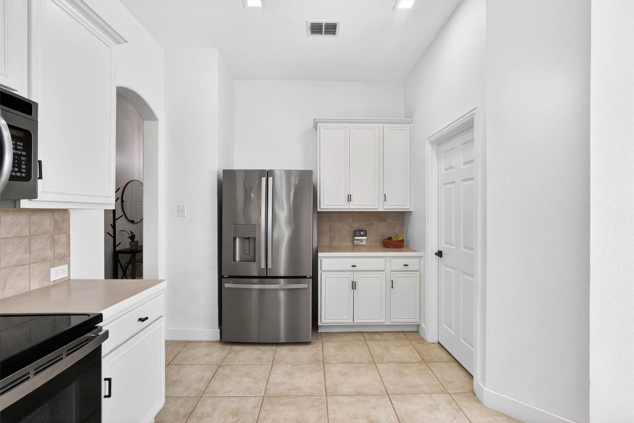 Single Family Residence For Sale in Dallas County , 1347 Lake Forest Drive, Grand Prairie, Texas 75052, 3 Bedroom, 2 Bathroom, 2 Garage spaces, 1,863 Sqft, built in 2006, mls#21394878, Real Estate Agent in Grand Prairie, Homes For Sale in Dallas county, Homes For Sale in Grand Prairie, Realtor in Grand Prairie Texas, Real Estate Brokerage Independent Realty Texas, Luminita Cordes Realtor
