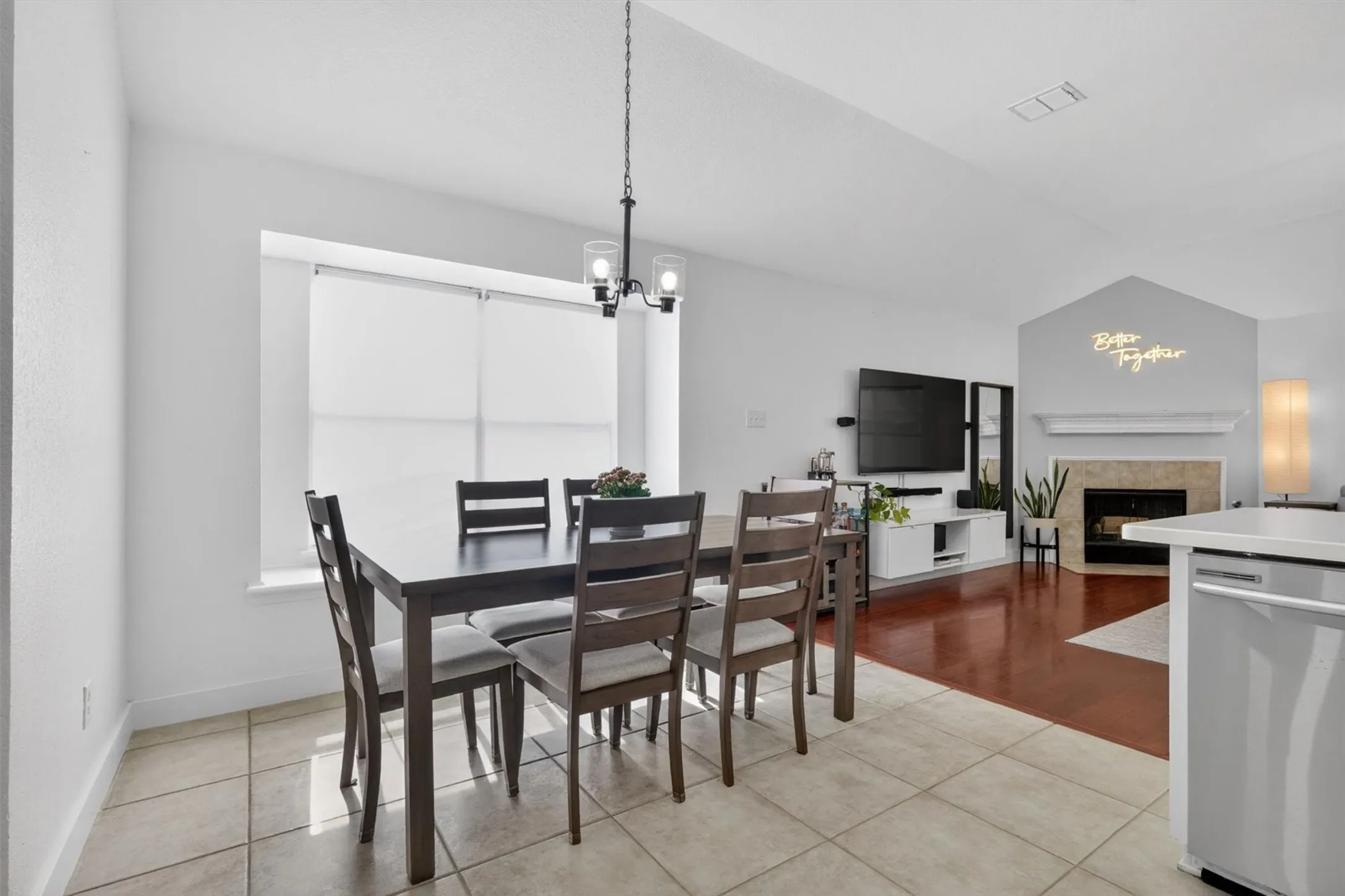 Single Family Residence For Sale in Dallas County , 1347 Lake Forest Drive, Grand Prairie, Texas 75052, 3 Bedroom, 2 Bathroom, 2 Garage spaces, 1,863 Sqft, built in 2006, mls#21394878, Real Estate Agent in Grand Prairie, Homes For Sale in Dallas county, Homes For Sale in Grand Prairie, Realtor in Grand Prairie Texas, Real Estate Brokerage Independent Realty Texas, Luminita Cordes Realtor